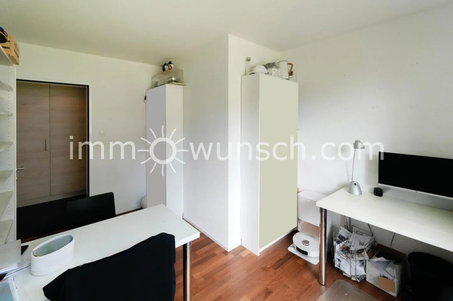 Modern Apartment with Large Balcony - Photo 8 of 9