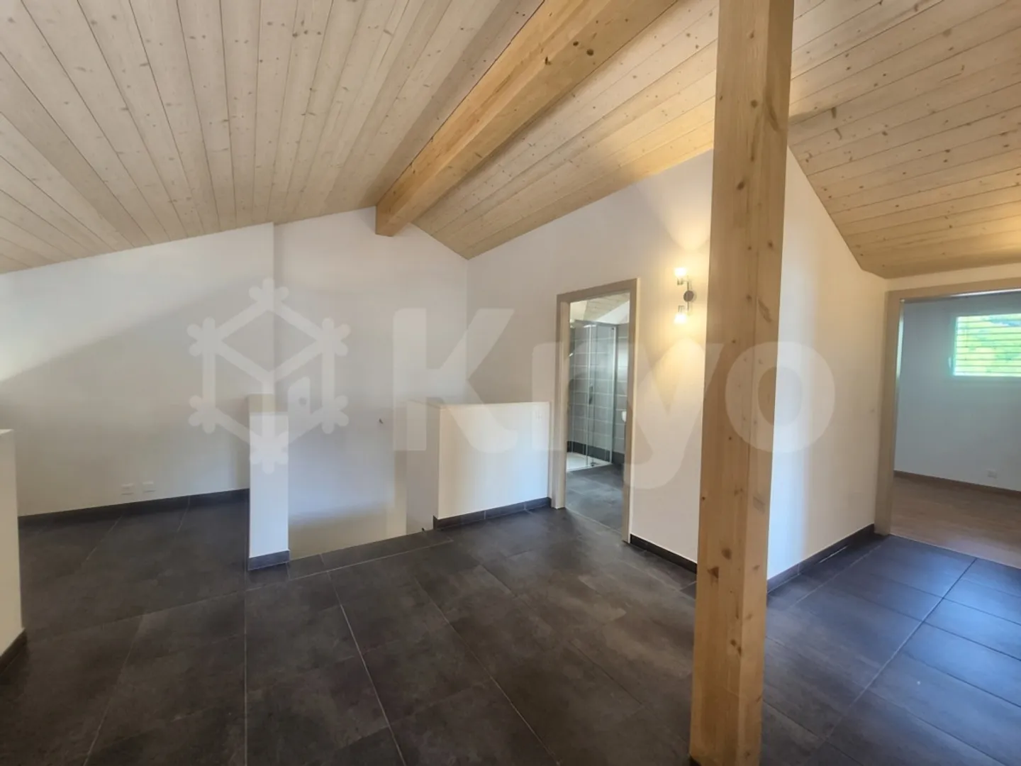 ERDE - MAGNIFIQUE DUPLEX DANS L'ATTIQUE AVEC 4.5 CHAMBRES - Photo 10 sur 12