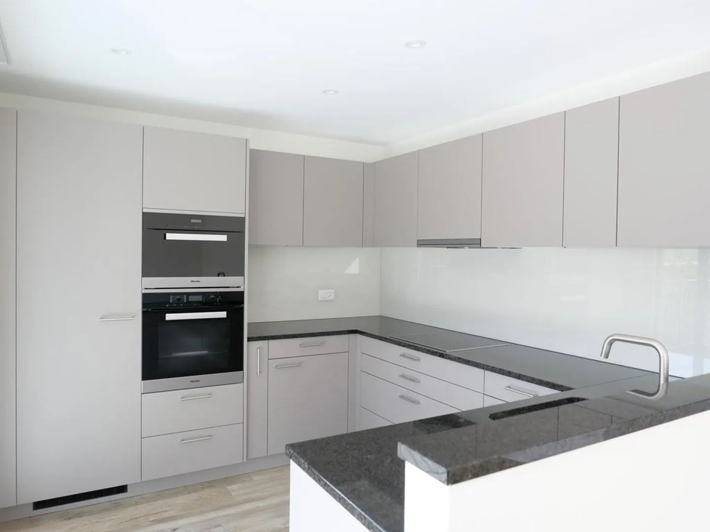 Moderne Wohnung mit Balkon - Foto 2 von 9