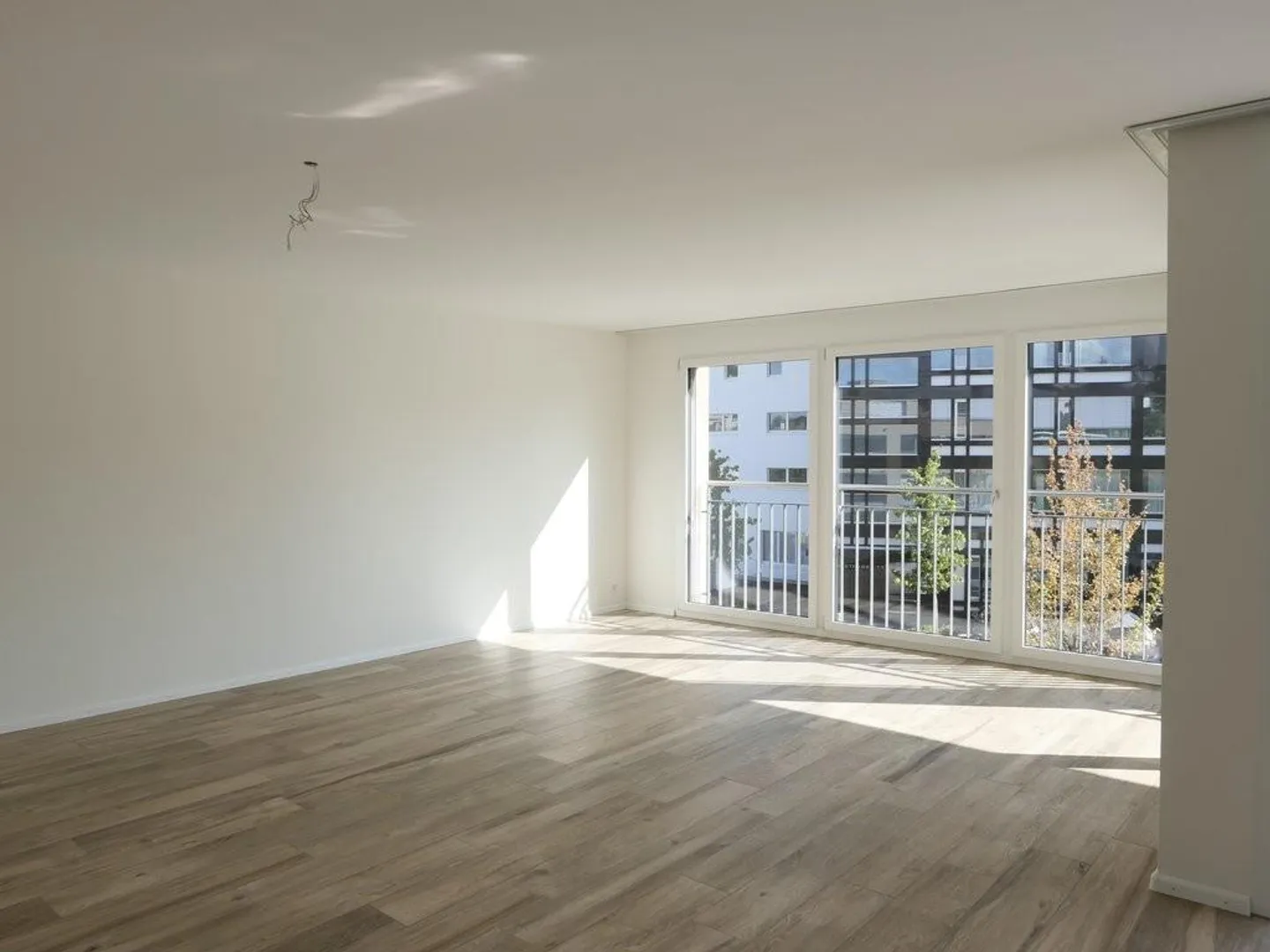 Moderne Wohnung mit Balkon - Foto 3 von 9