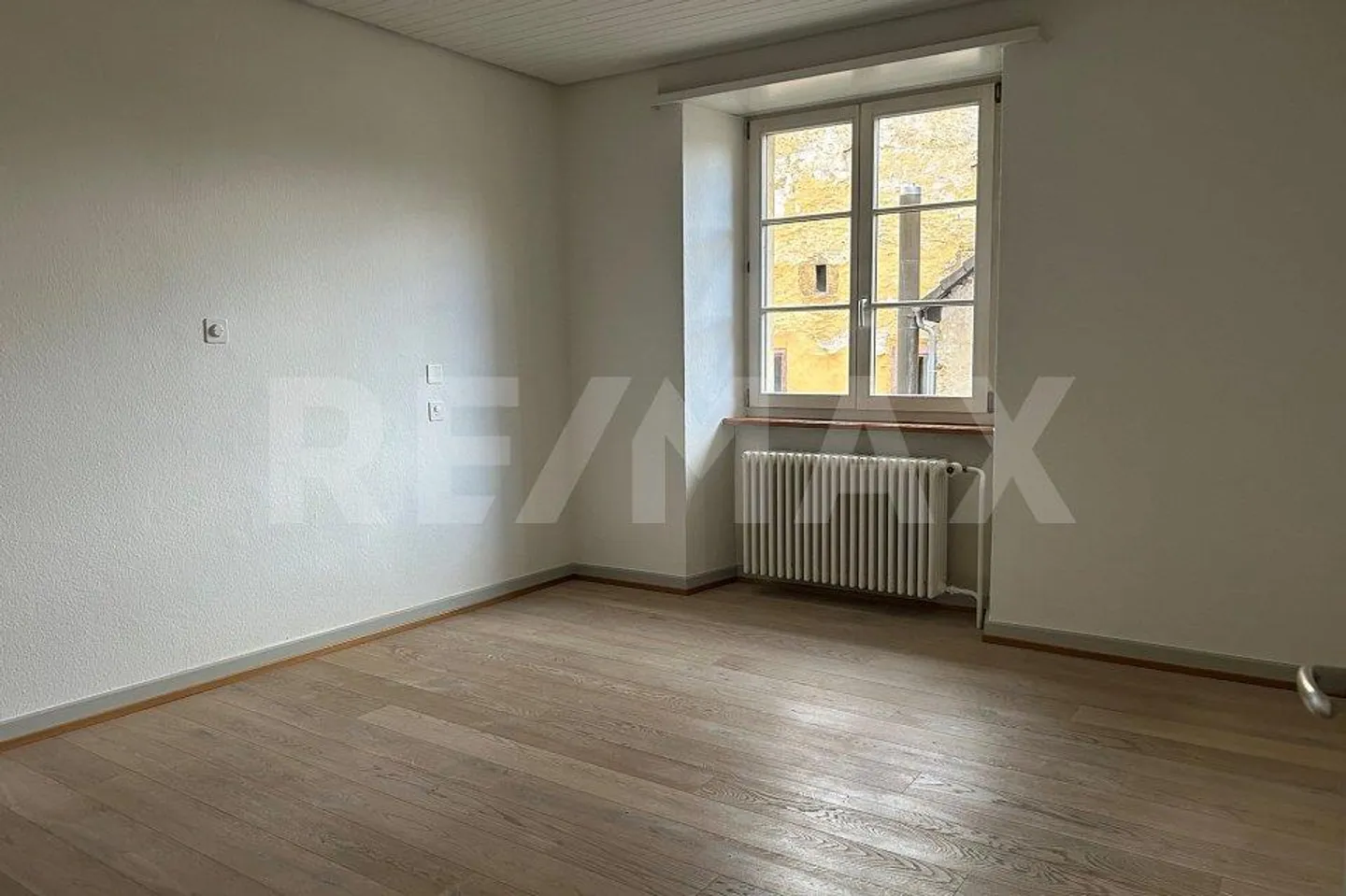 Historical & modern living - Photo 8 of 12