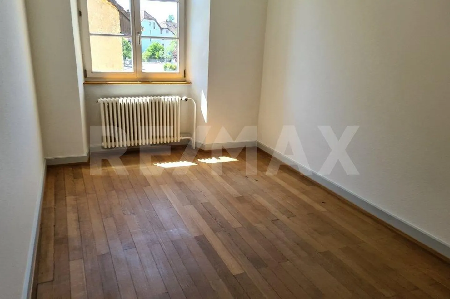 Historical & modern living - Photo 9 of 12