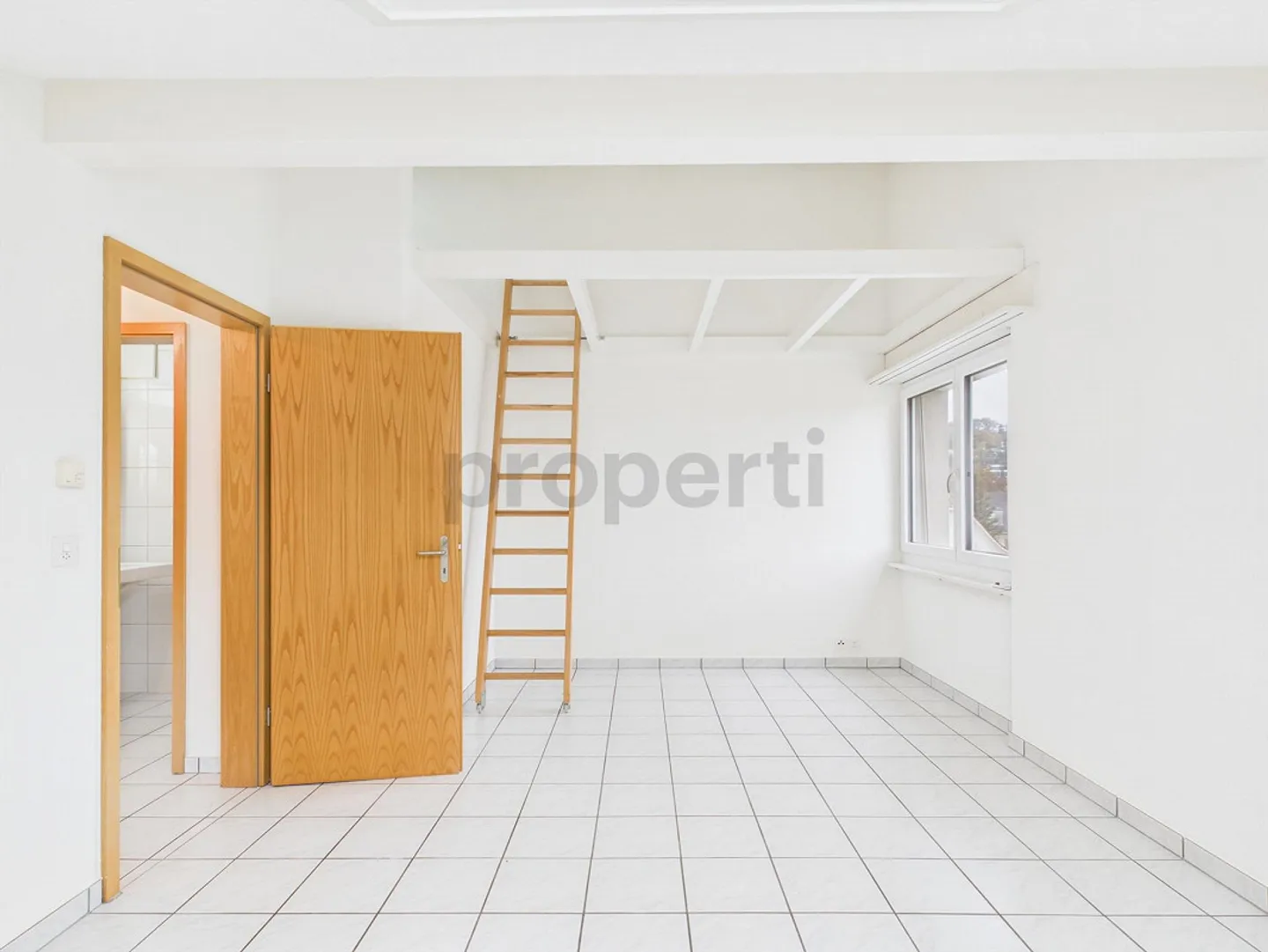 Moderne 3.5-Zimmer-Dachwohnung an ruhiger Lage mit heller Wohnatmos... - Foto 5 von 8