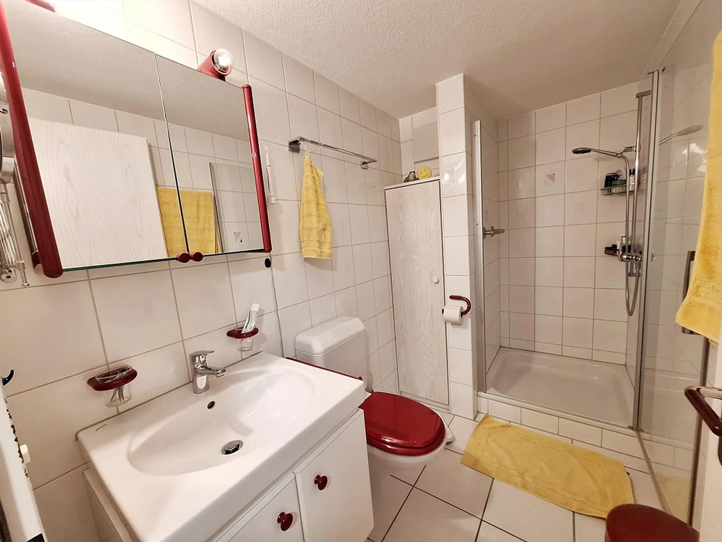Spacious 3.5-room apartment with balcony in a quiet old town alley - Photo 8 of 11