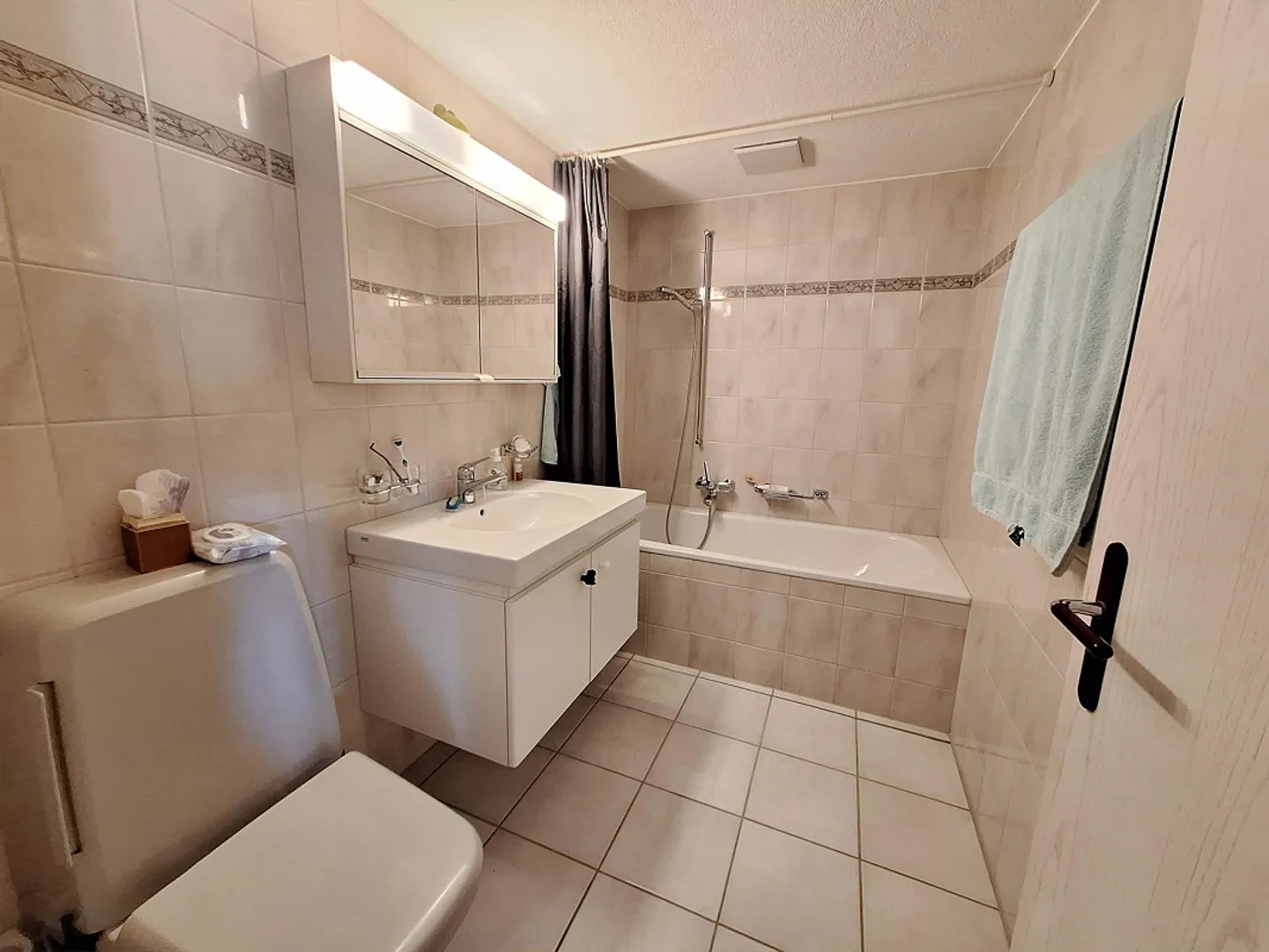 Spacious 3.5-room apartment with balcony in a quiet old town alley - Photo 9 of 11