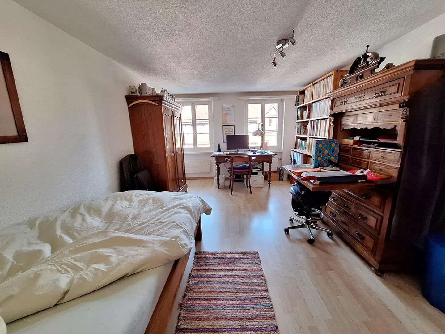 Spacious 3.5-room apartment with balcony in a quiet old town alley - Photo 10 of 11