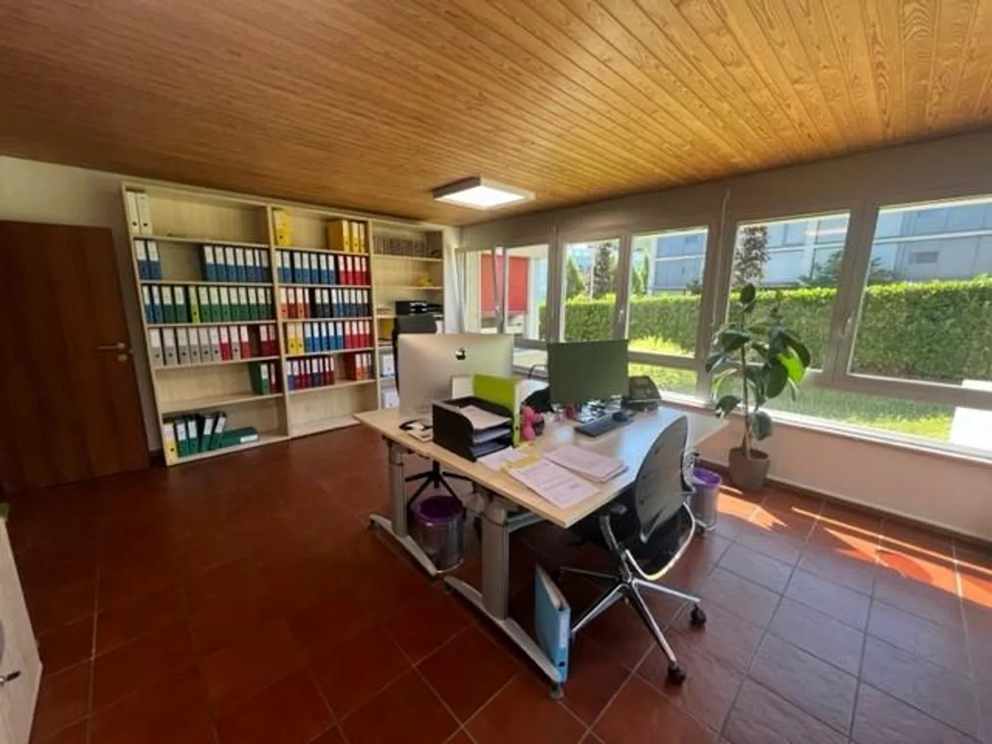 Bureau/Pratique médicale/Studio de beauté éventuellement déjà meublé - Photo 3 sur 16