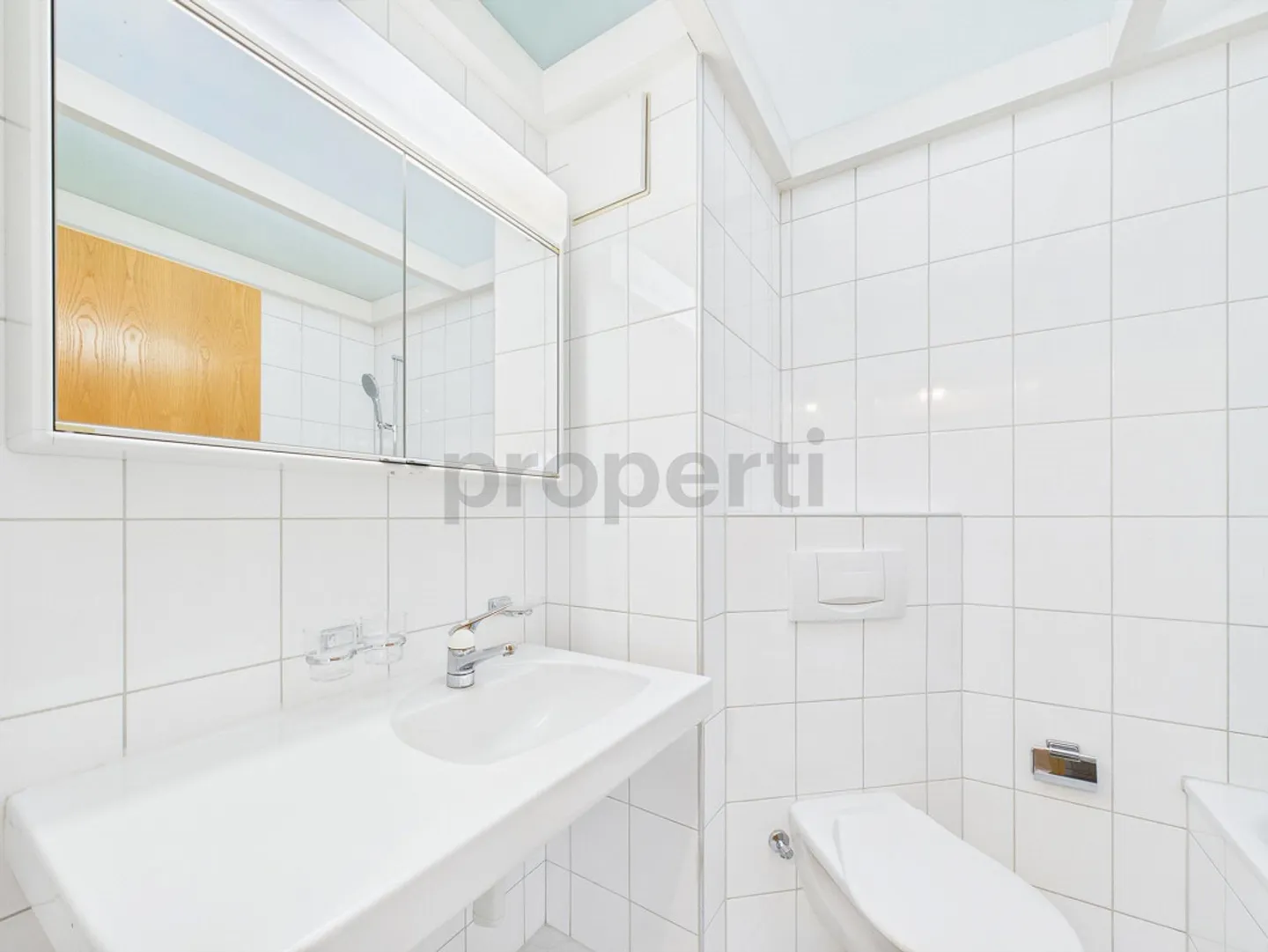 Moderne 3.5-Zimmer-Dachwohnung an ruhiger Lage mit heller Wohnatmos... - Foto 7 von 8
