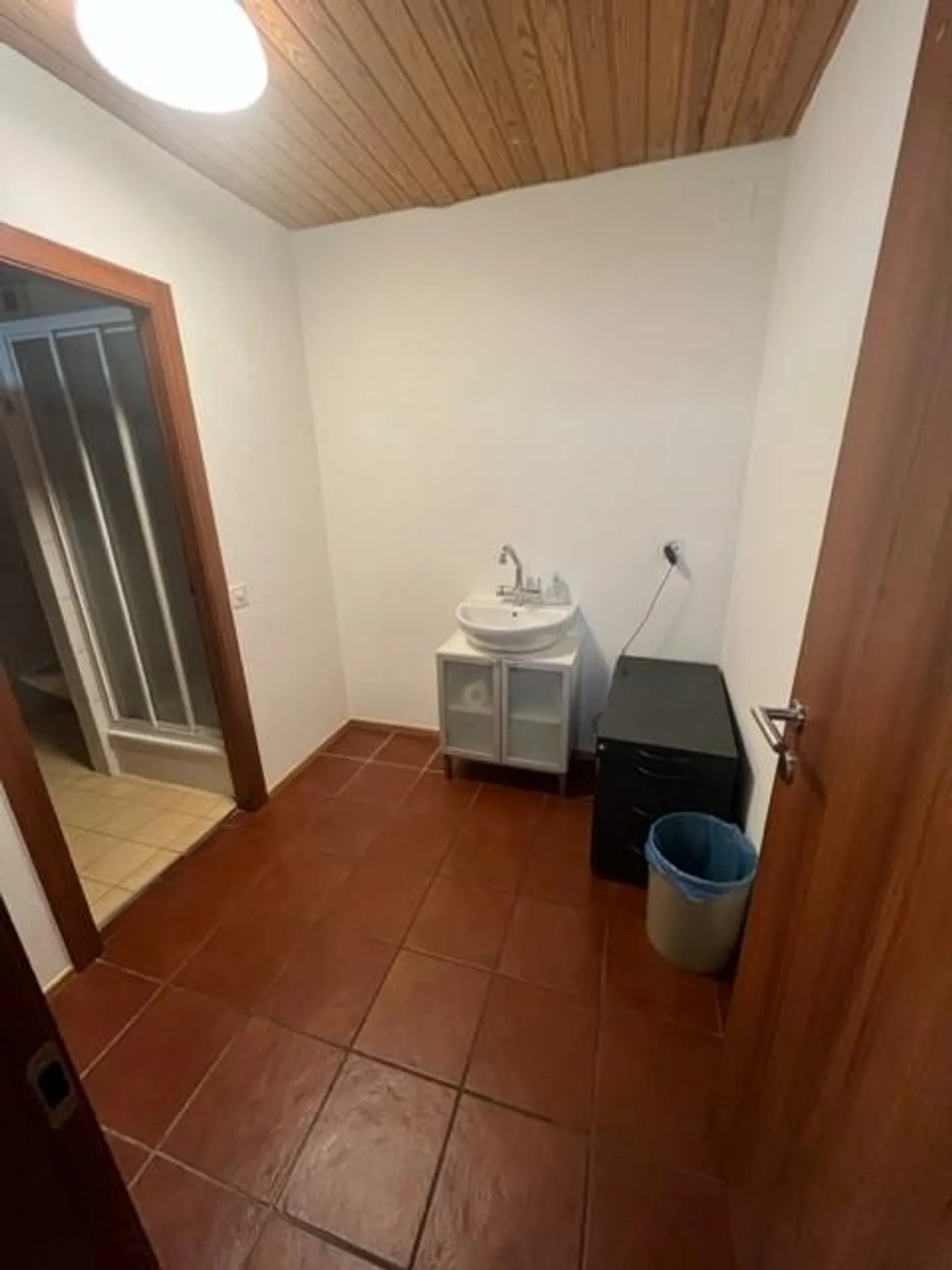 Bureau/Pratique médicale/Studio de beauté éventuellement déjà meublé - Photo 6 sur 16