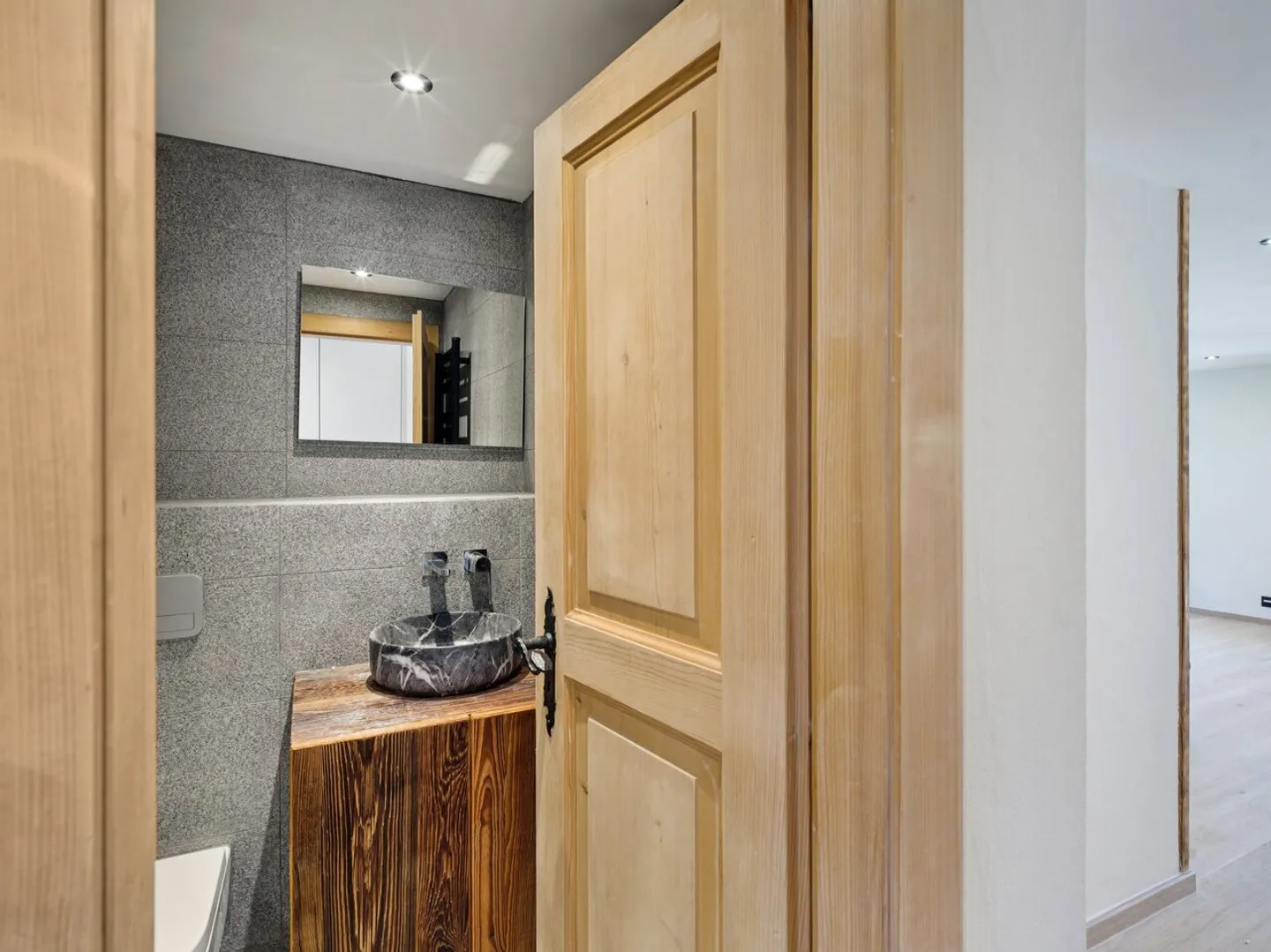 Villars centro, in un bel palazzo 3.5p ristrutturato con lusso, parcheggio - Foto 13 di 13