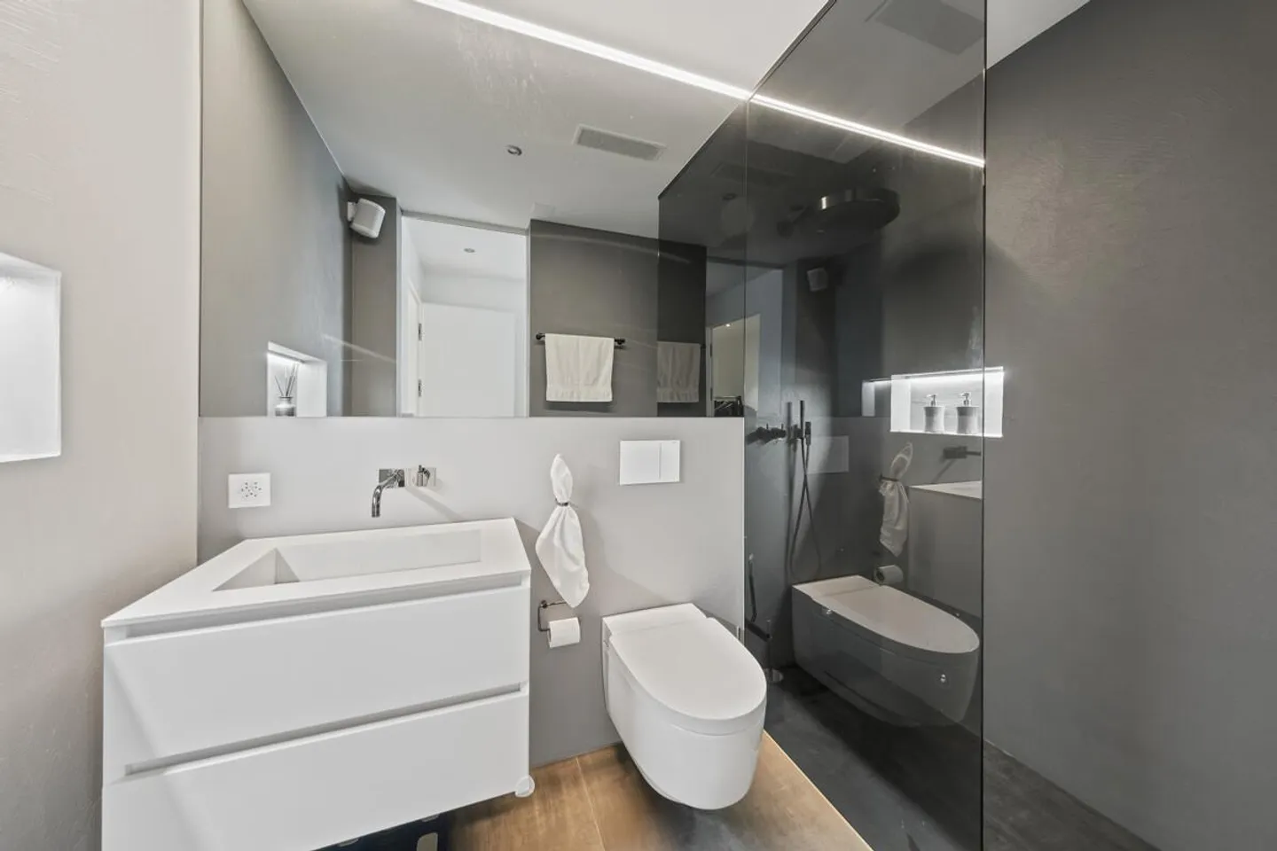 Top modern & exclusive condominium - Photo 7 of 12