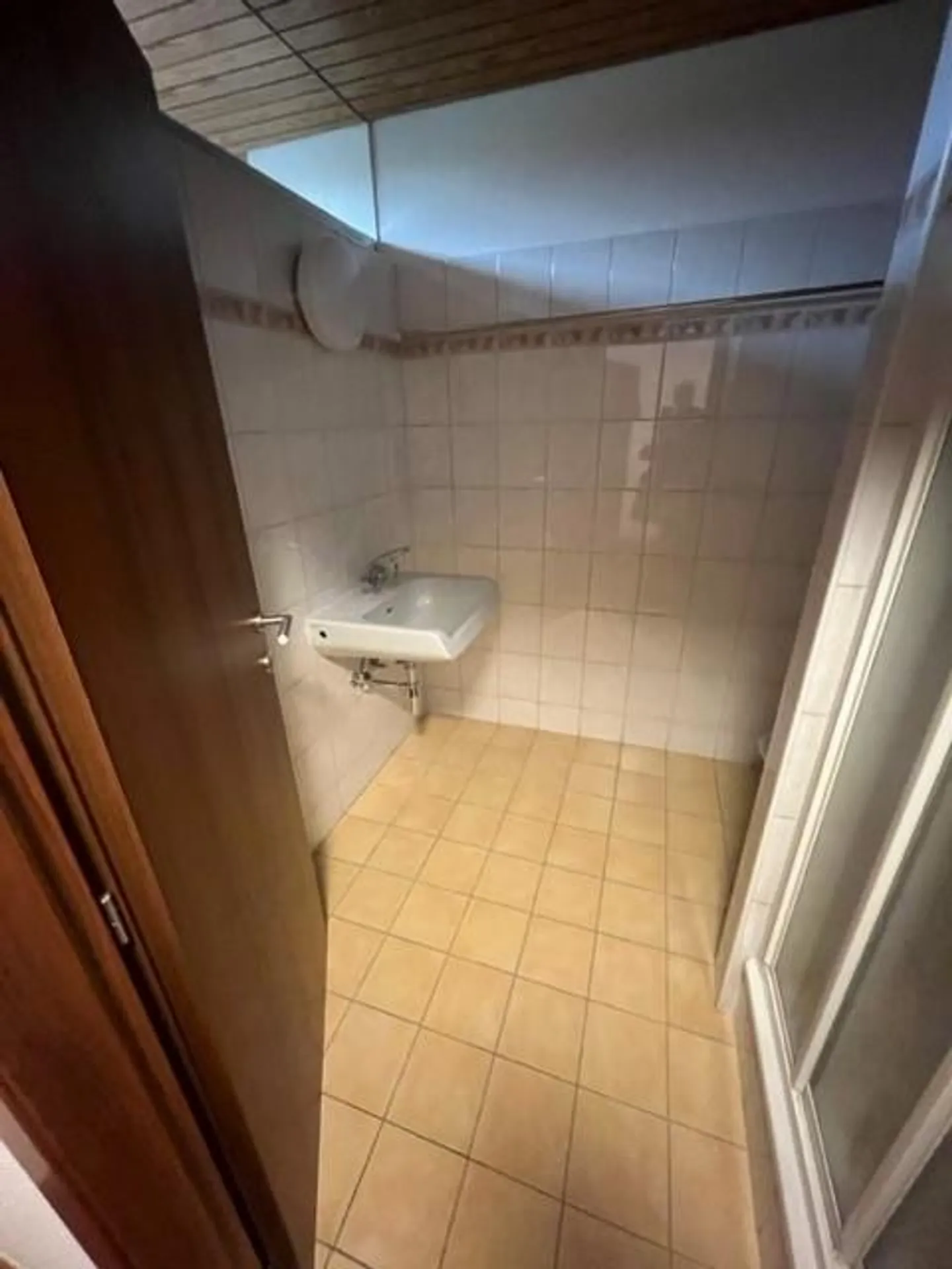 Bureau/Pratique médicale/Studio de beauté éventuellement déjà meublé - Photo 8 sur 16