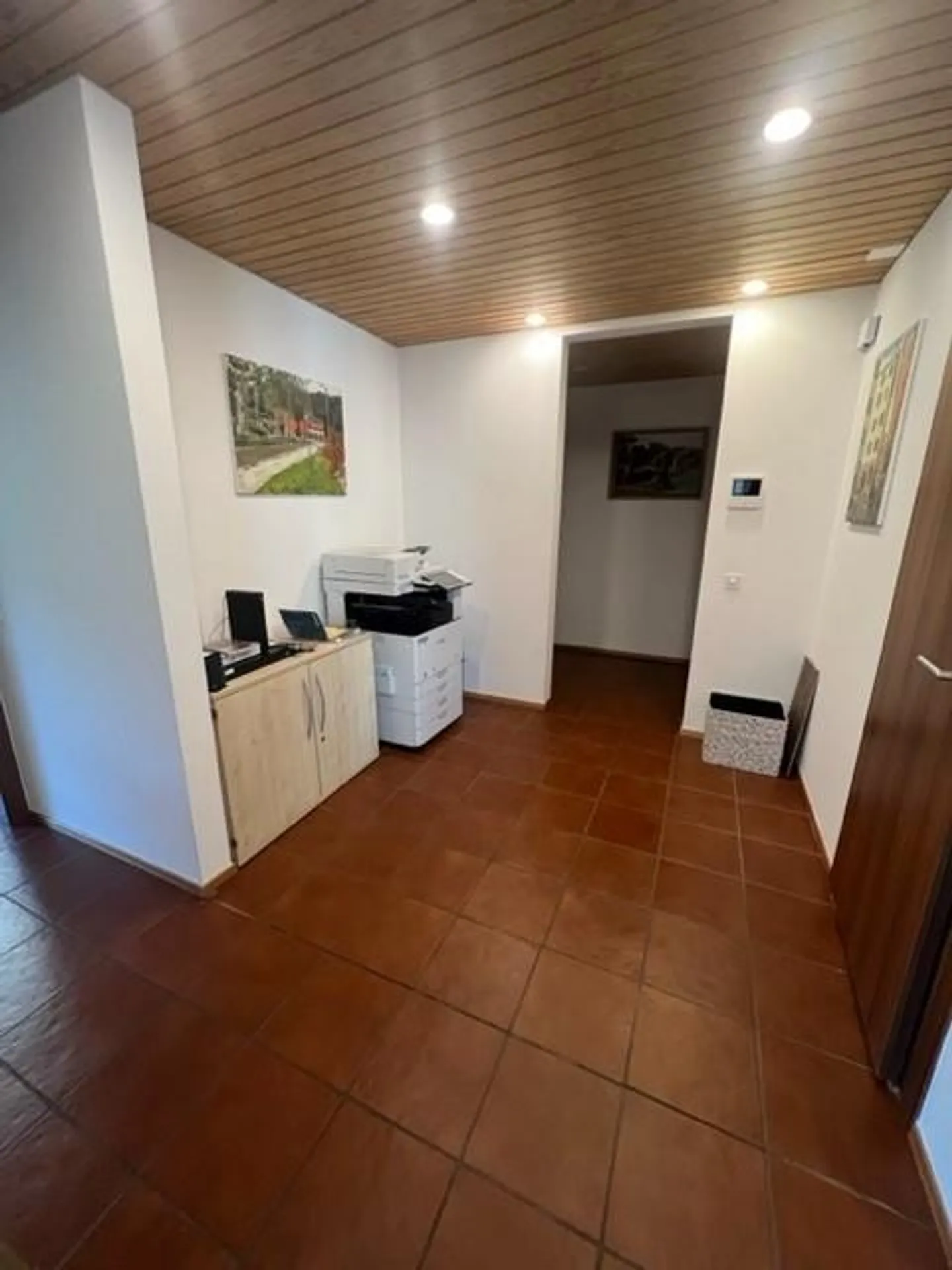 Bureau/Pratique médicale/Studio de beauté éventuellement déjà meublé - Photo 9 sur 16