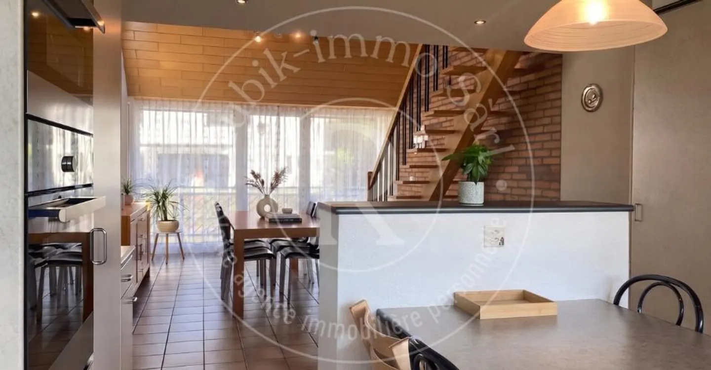 Familienhaus mit 2 Wohnungen und großem Garten - Foto 4 von 13