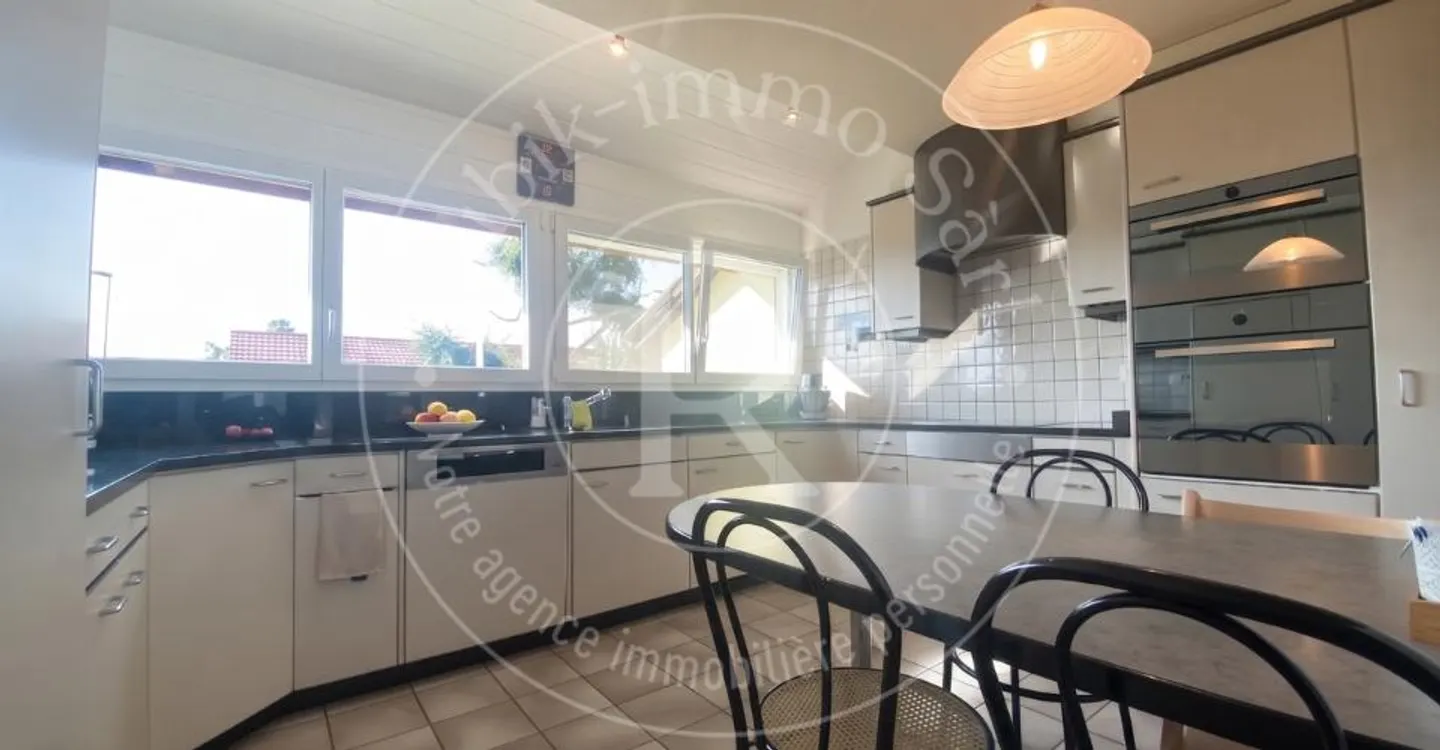 Familienhaus mit 2 Wohnungen und großem Garten - Foto 5 von 13