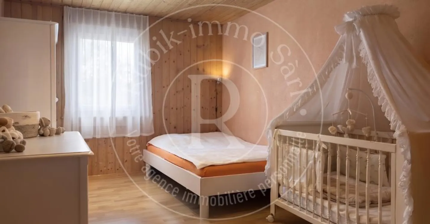 Familienhaus mit 2 Wohnungen und großem Garten - Foto 7 von 13