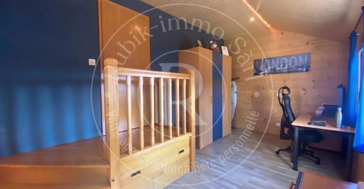 Familienhaus mit 2 Wohnungen und großem Garten - Foto 8 von 13