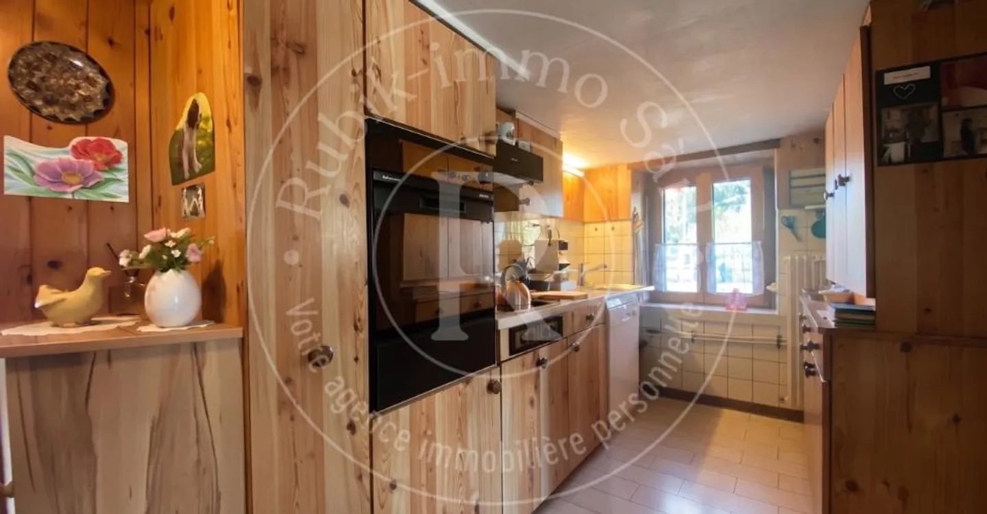 Familienhaus mit 2 Wohnungen und großem Garten - Foto 10 von 13