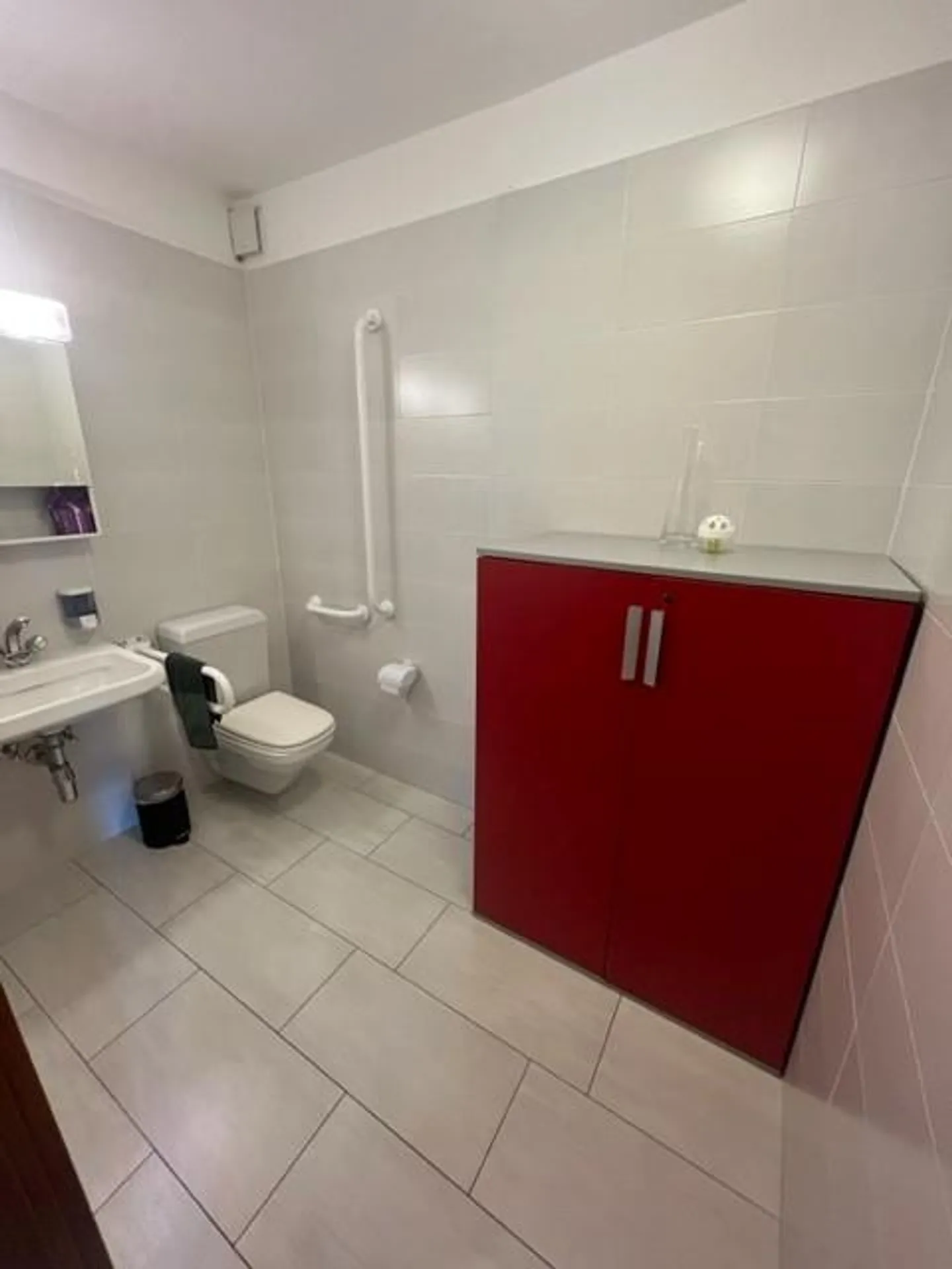 Bureau/Pratique médicale/Studio de beauté éventuellement déjà meublé - Photo 10 sur 16