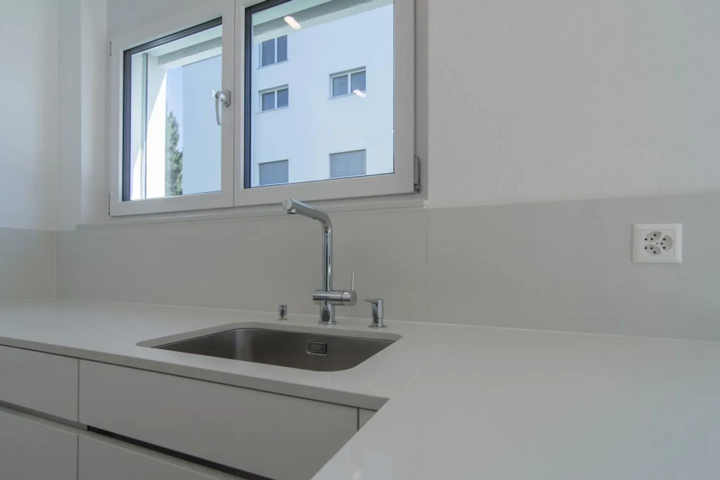 4.5-Zimmer Erdgeschosswohnung mit grossem Gartenanteil - Foto 3 von 6