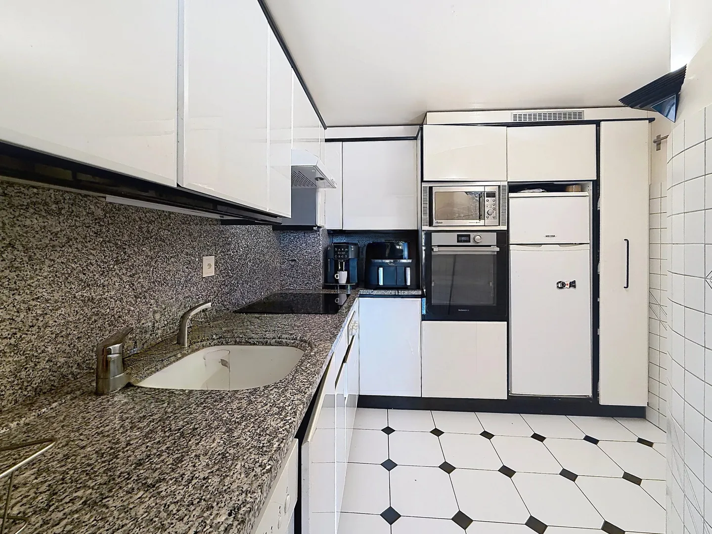 Appartamento spazioso con soppalco - Foto 3 di 7