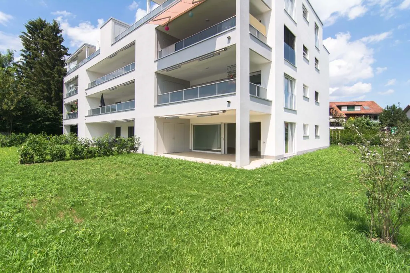 4.5-Zimmer Erdgeschosswohnung mit grossem Gartenanteil - Foto 1 von 6