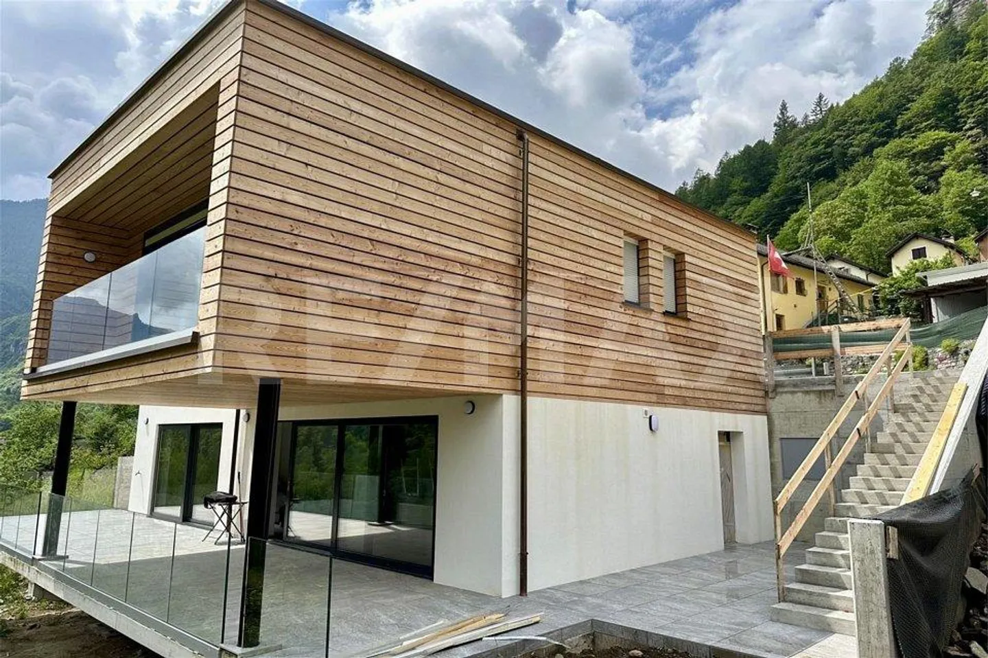 Belle villa au milieu de la nature plus terrain et permis de construire pour une deuxième villa - Photo 1 sur 13