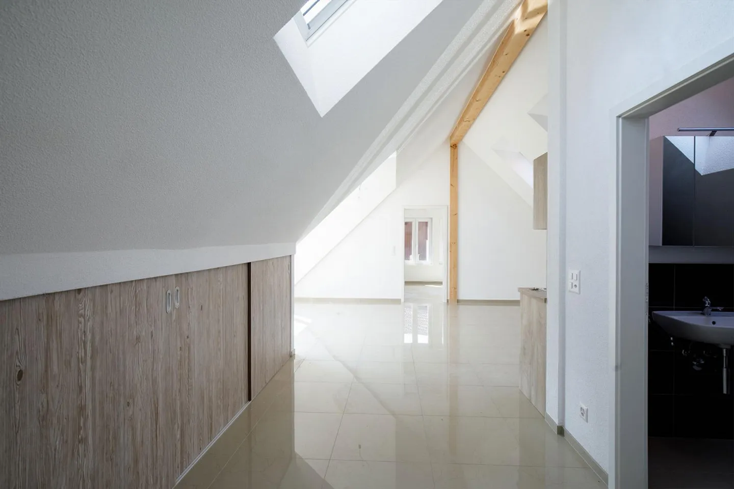 Helle 2.5-Zimmer-Wohnung mit Balkon - Foto 6 von 7