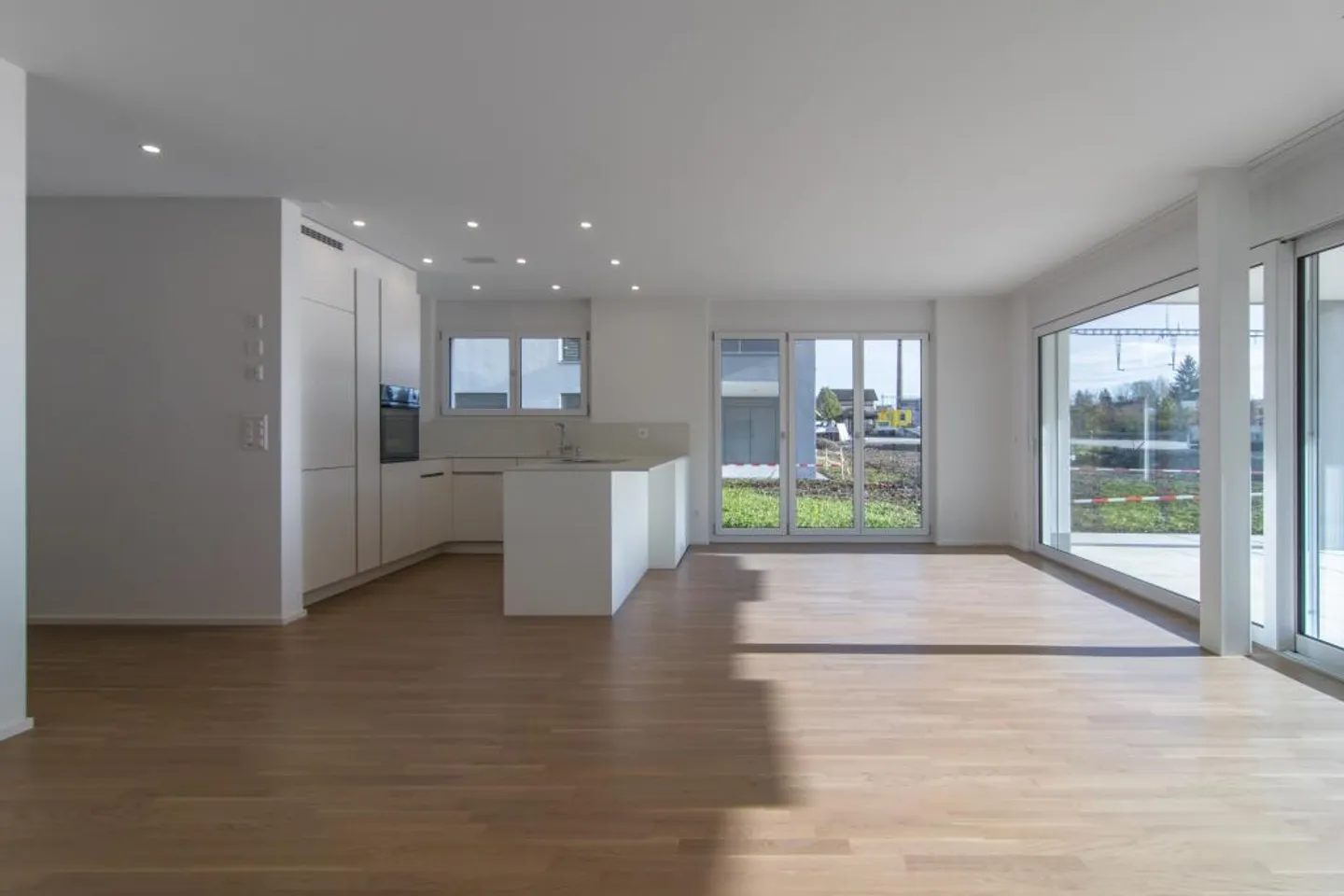 4.5-Zimmer Erdgeschosswohnung mit grossem Gartenanteil - Foto 4 von 6
