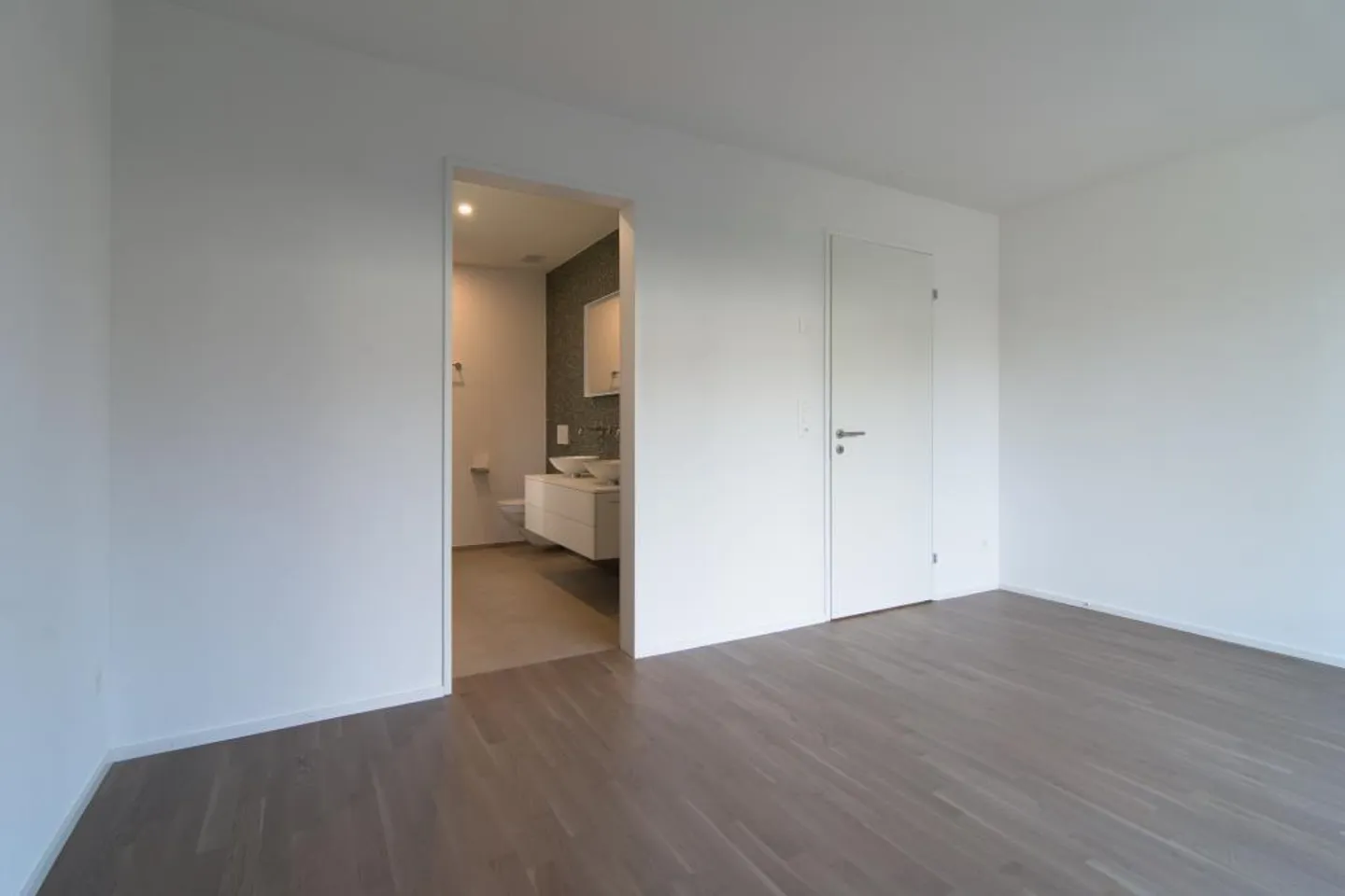 4.5-Zimmer Erdgeschosswohnung mit grossem Gartenanteil - Foto 6 von 6
