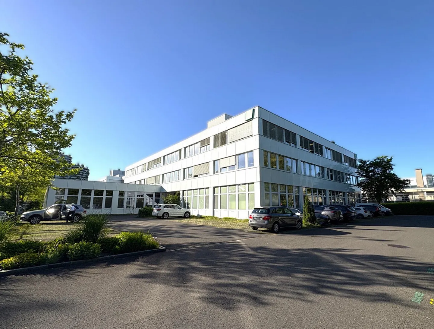 Flexible office and commercial spaces in a central location - Suitable for various uses! - Photo 1 of 9