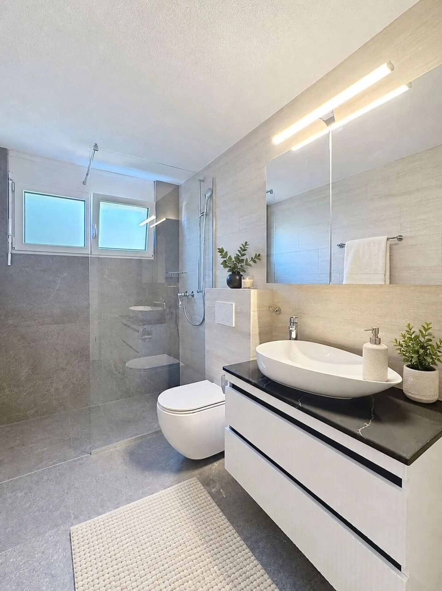 Sehr schöne renovierte 3,5-Zimmer-Wohnung mit Balkon - Foto 10 von 14