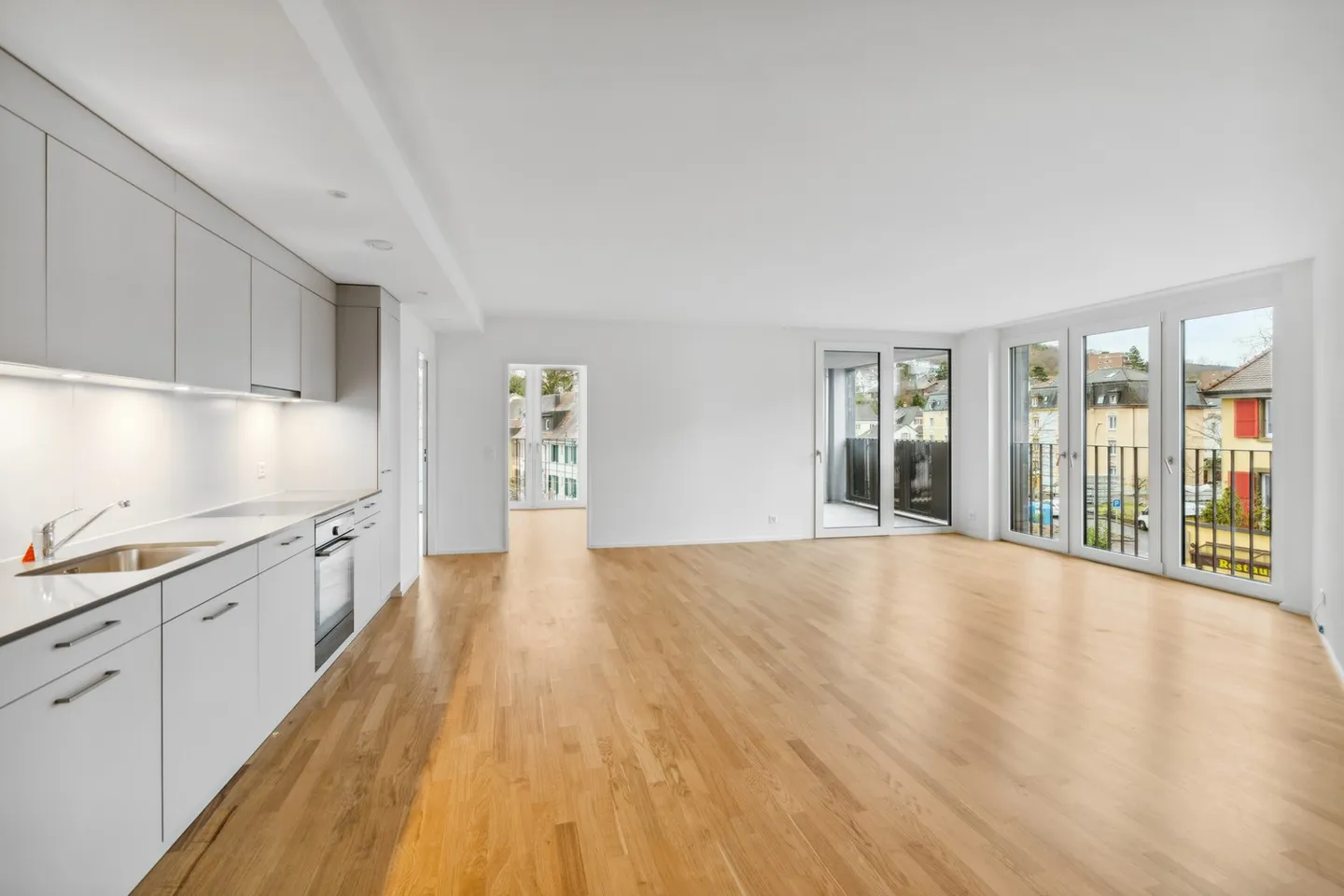 Modern 4.5 Room Apartment in Tower Münchenstein - Photo 3 of 11
