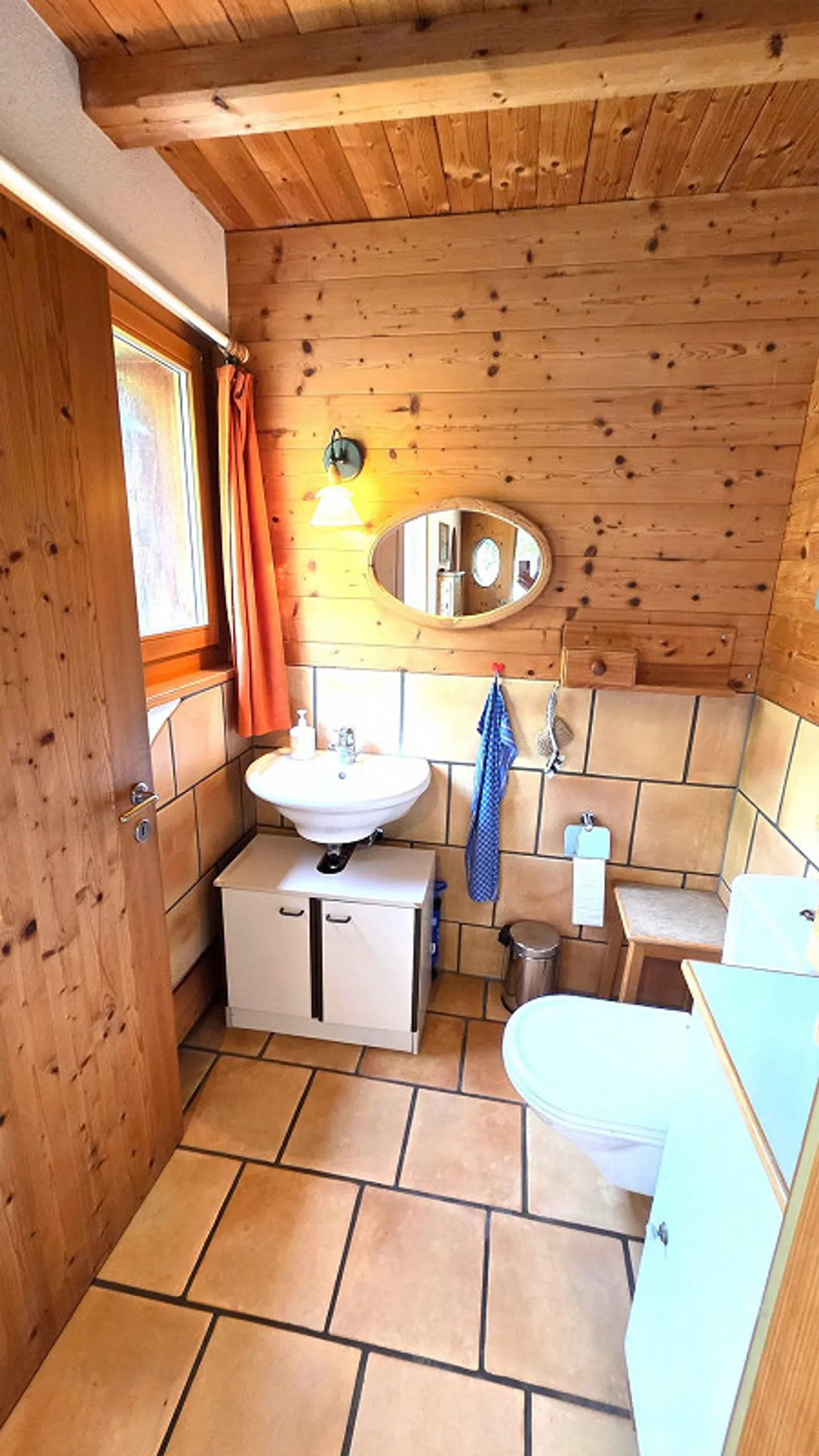 Detached single-family house with a separate apartment and many extras - Photo 4 of 22