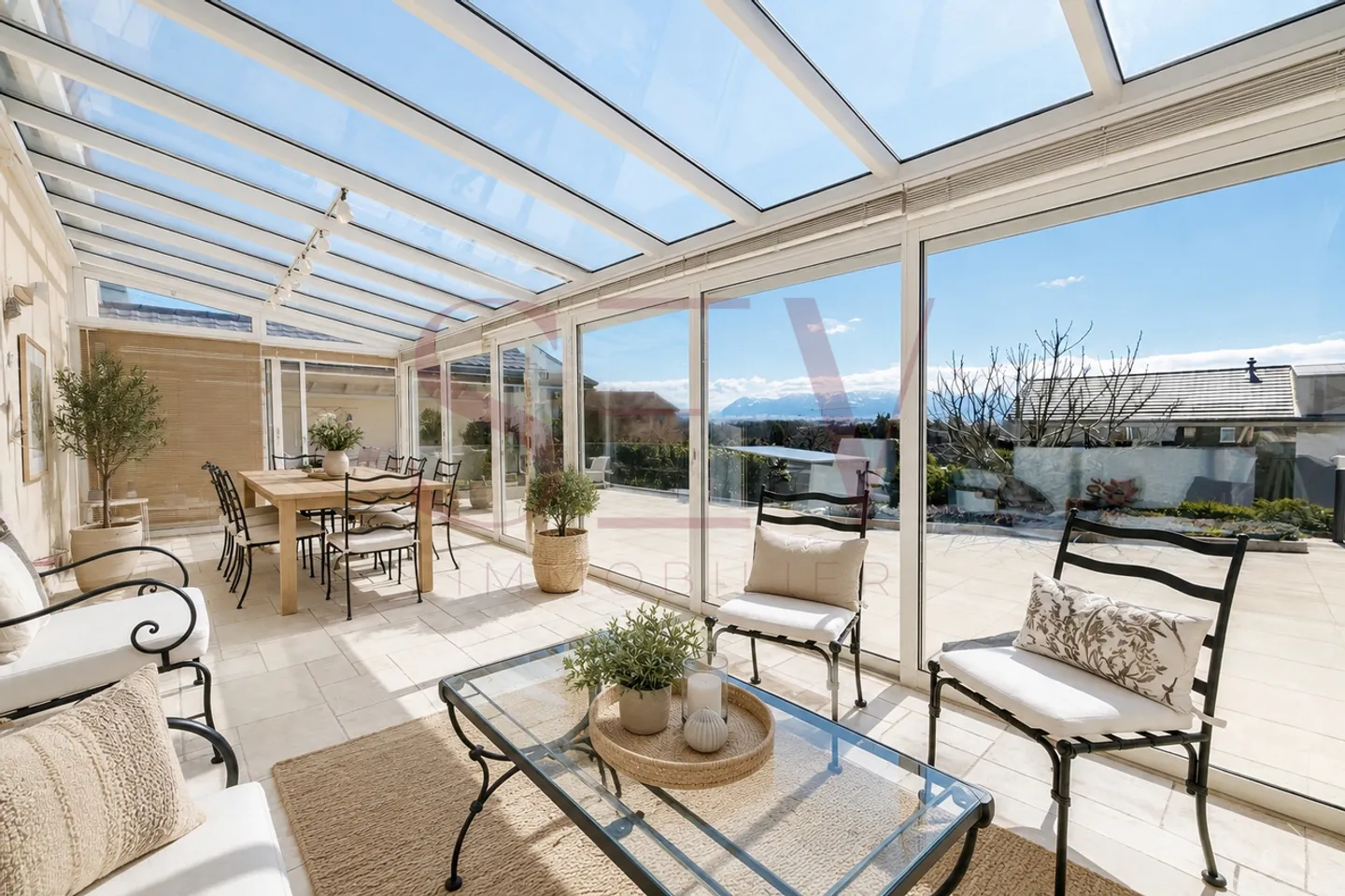 Individual villa in the heart of the vineyards with lake view - Photo 1 of 8