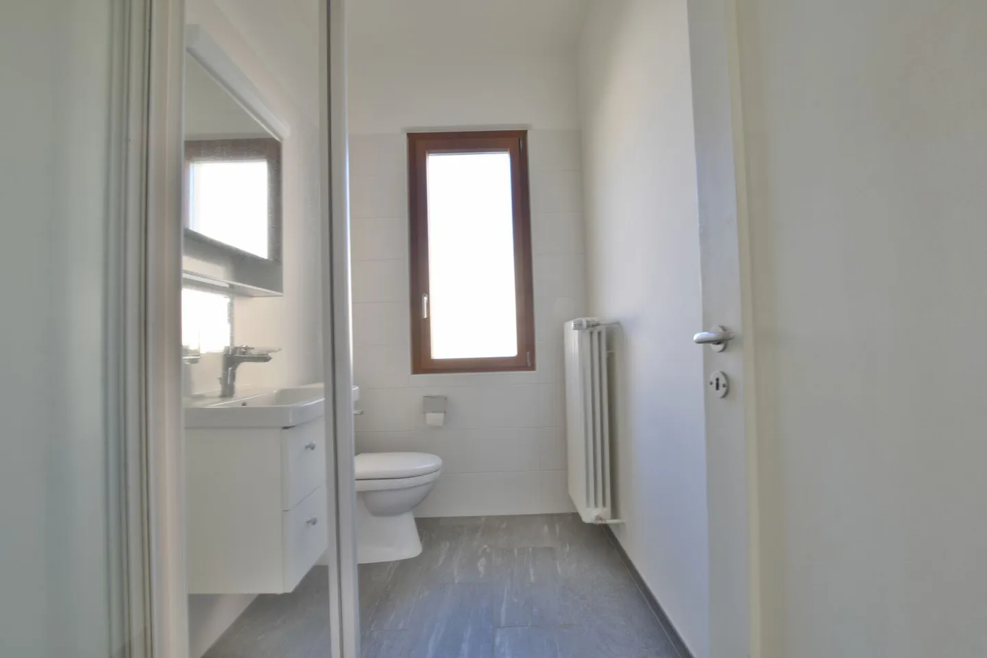 Casa unifamiliare con grande giardino - Foto 6 di 8