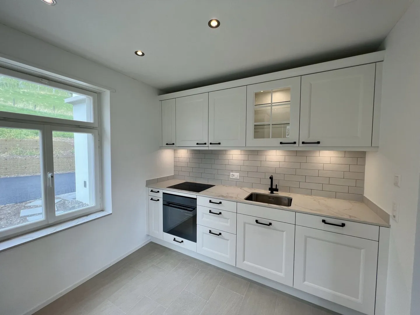 Calm, Green & Panoramic View - 5-Room Maisonette Apartment in a Special Location - Photo 3 of 11