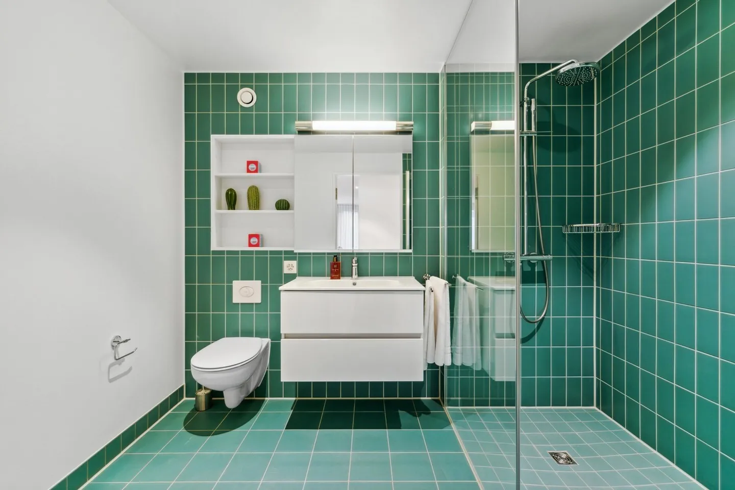 Modern 4.5 Room Apartment in Tower Münchenstein - Photo 7 of 11