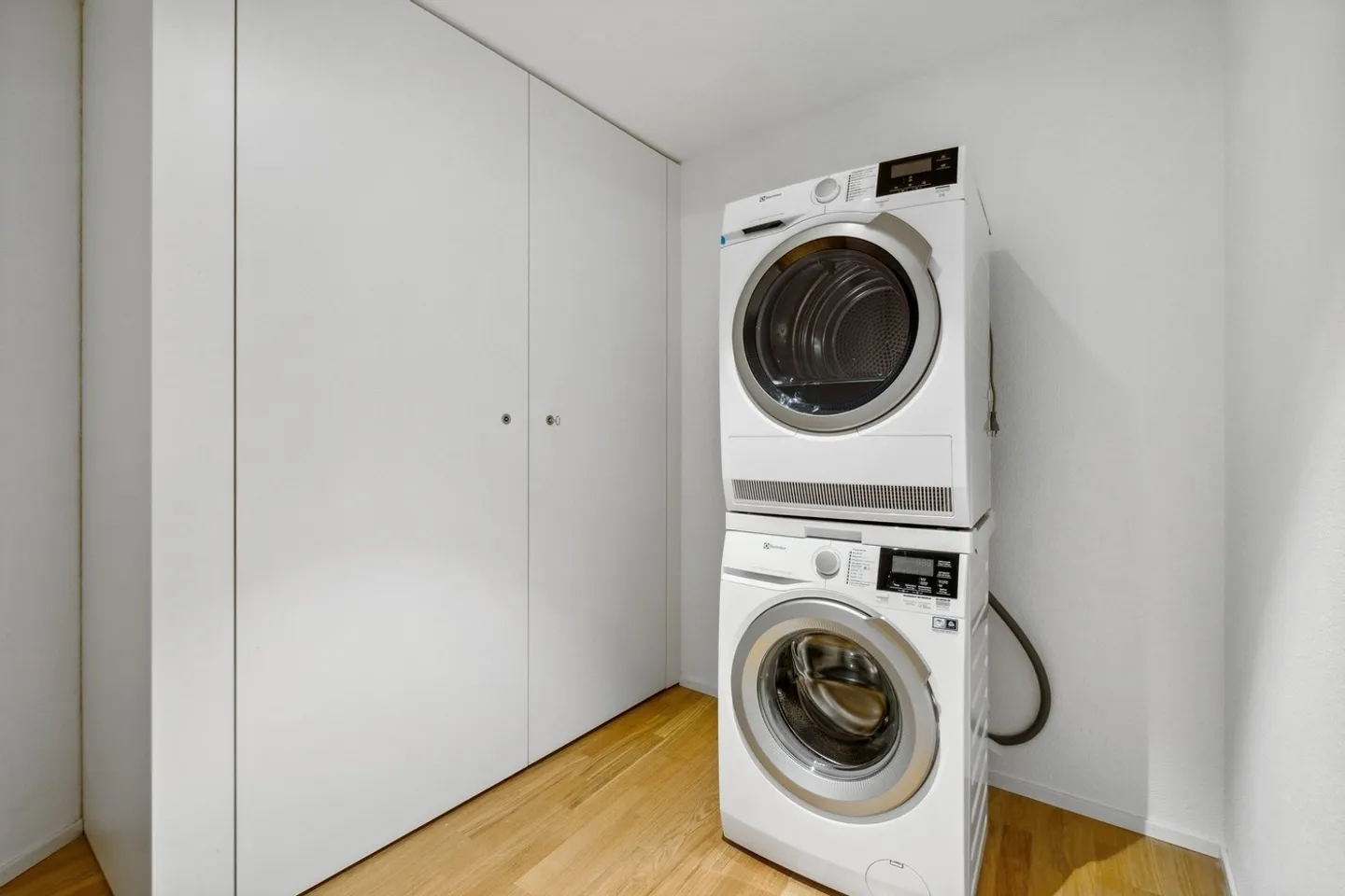 Modern 4.5 Room Apartment in Tower Münchenstein - Photo 8 of 11