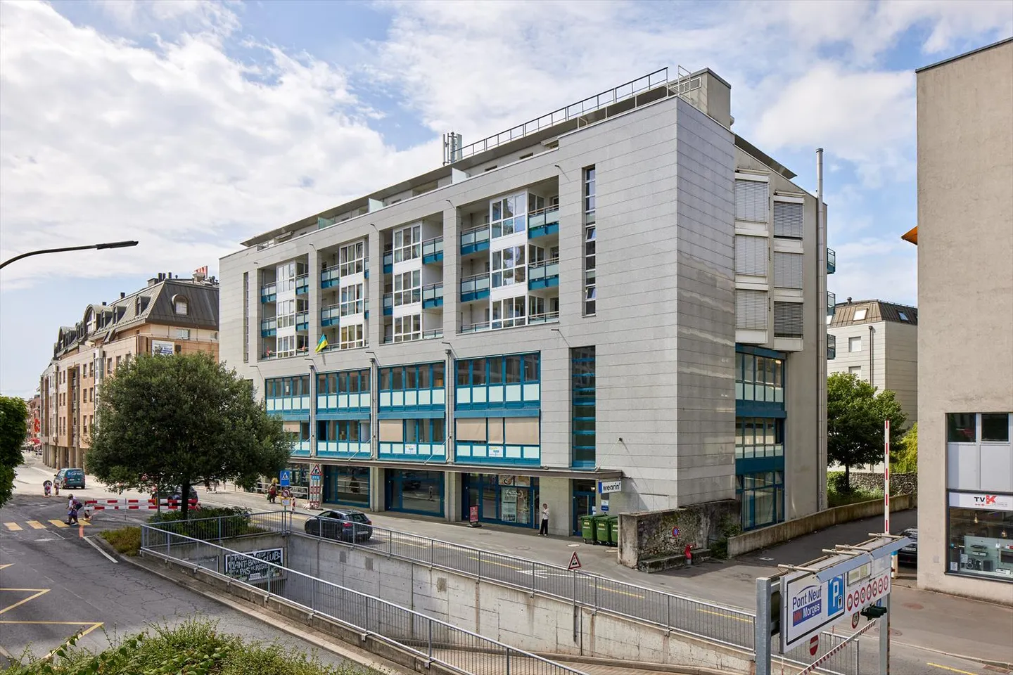 Commerce - Photo 1 of 10