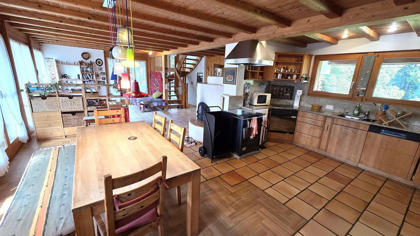 Detached single-family house with a separate apartment and many extras - Photo 7 of 22