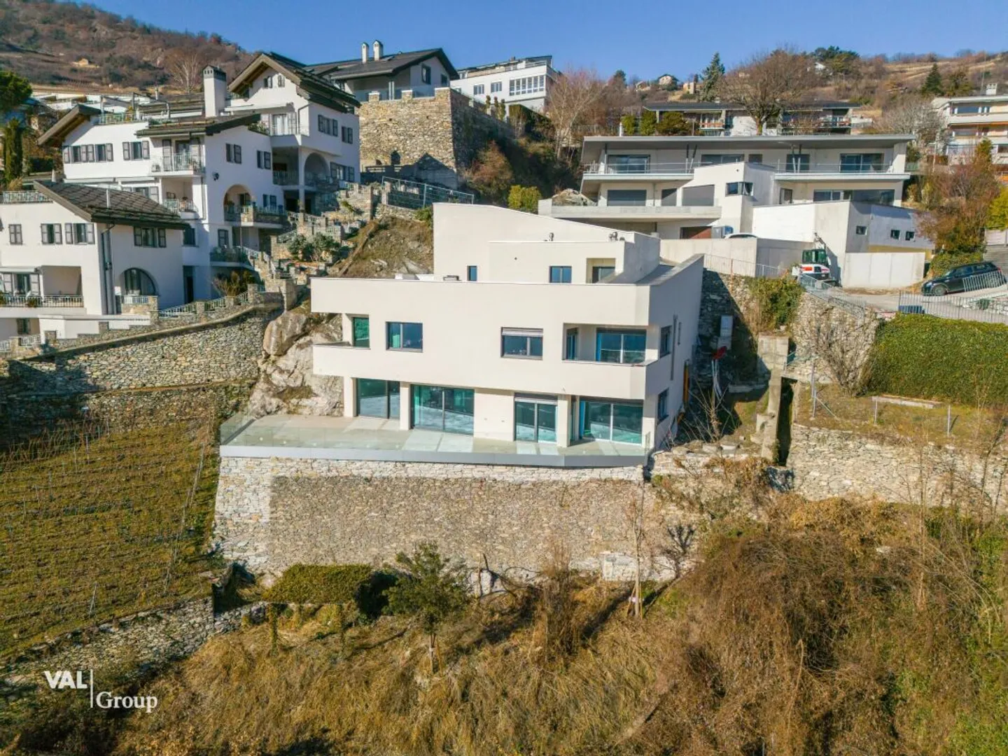 Your new residence with private garden in a contemporary villa under construction - Photo 1 of 14