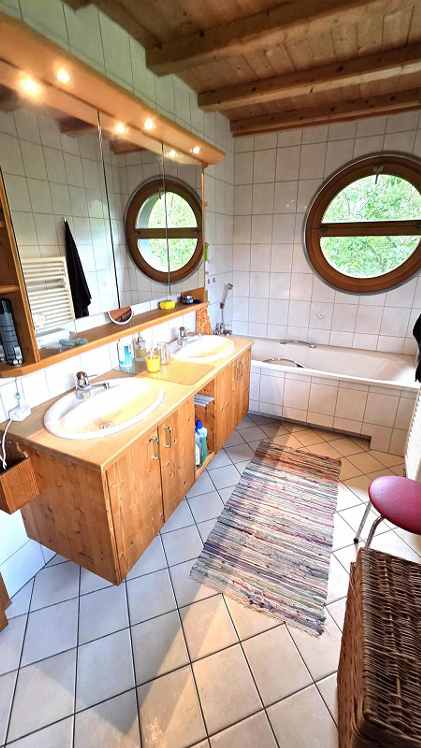 Detached single-family house with a separate apartment and many extras - Photo 8 of 22