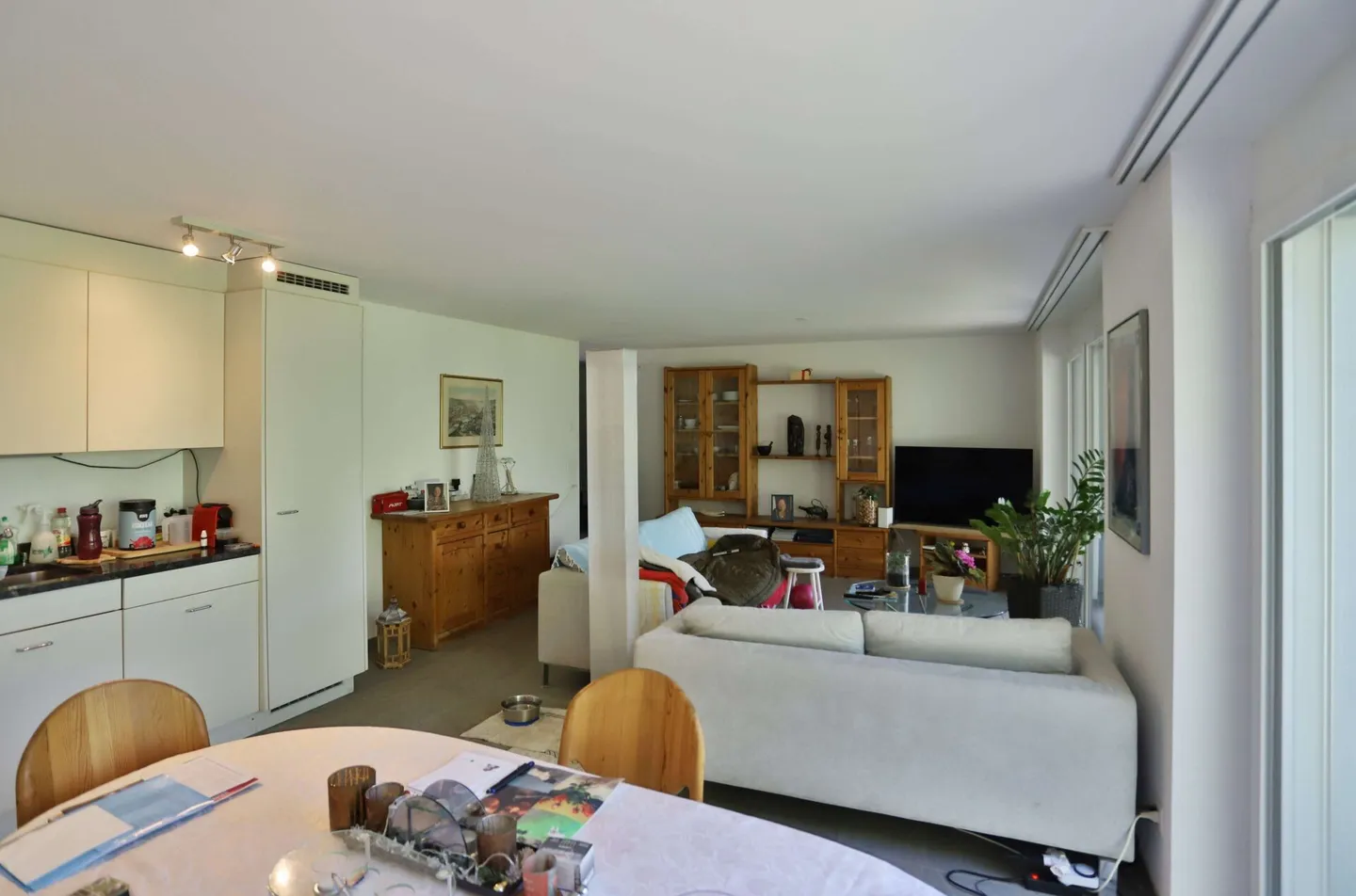 Casa bifamiliare con pianta raffinata - Foto 6 di 10