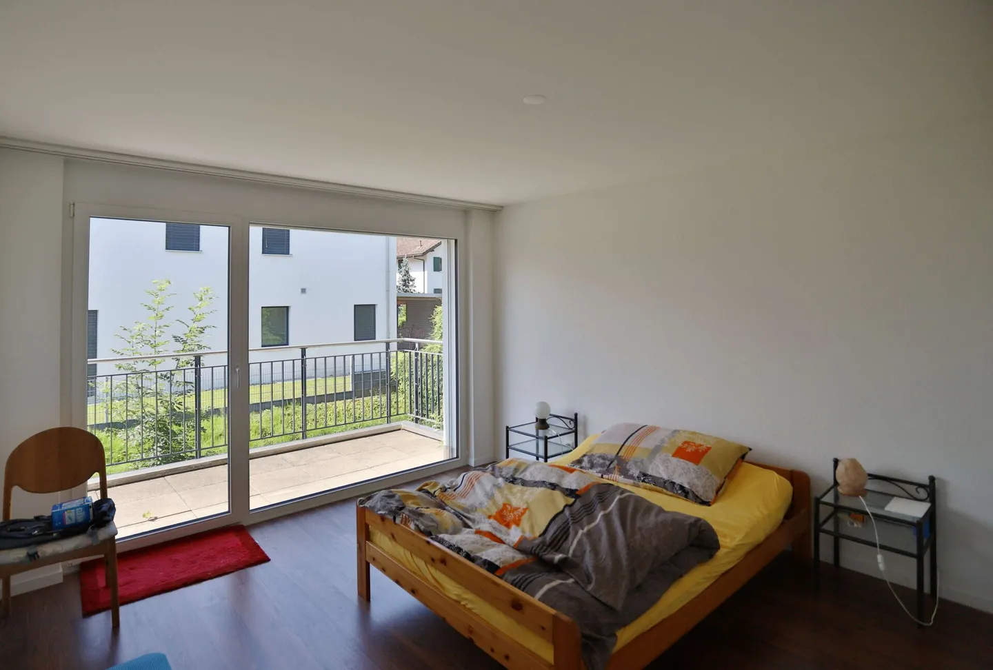 Casa bifamiliare con pianta raffinata - Foto 8 di 10