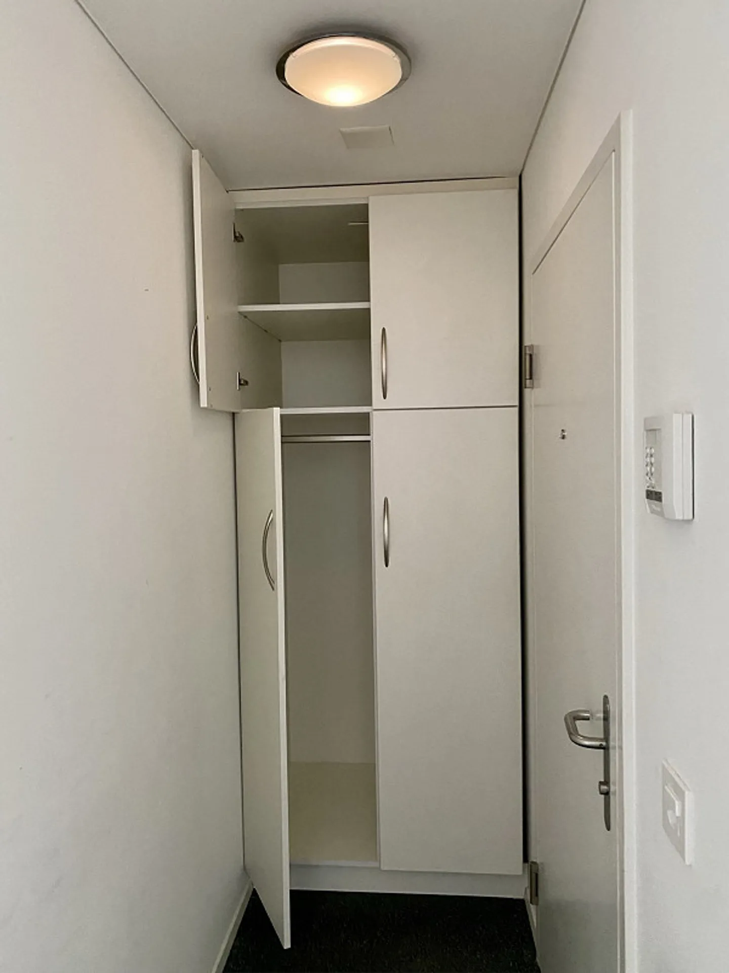 Appartamento moderno e luminoso di 2 locali con ampio balcone lato sud di 7,5 m2 - Foto 8 di 9