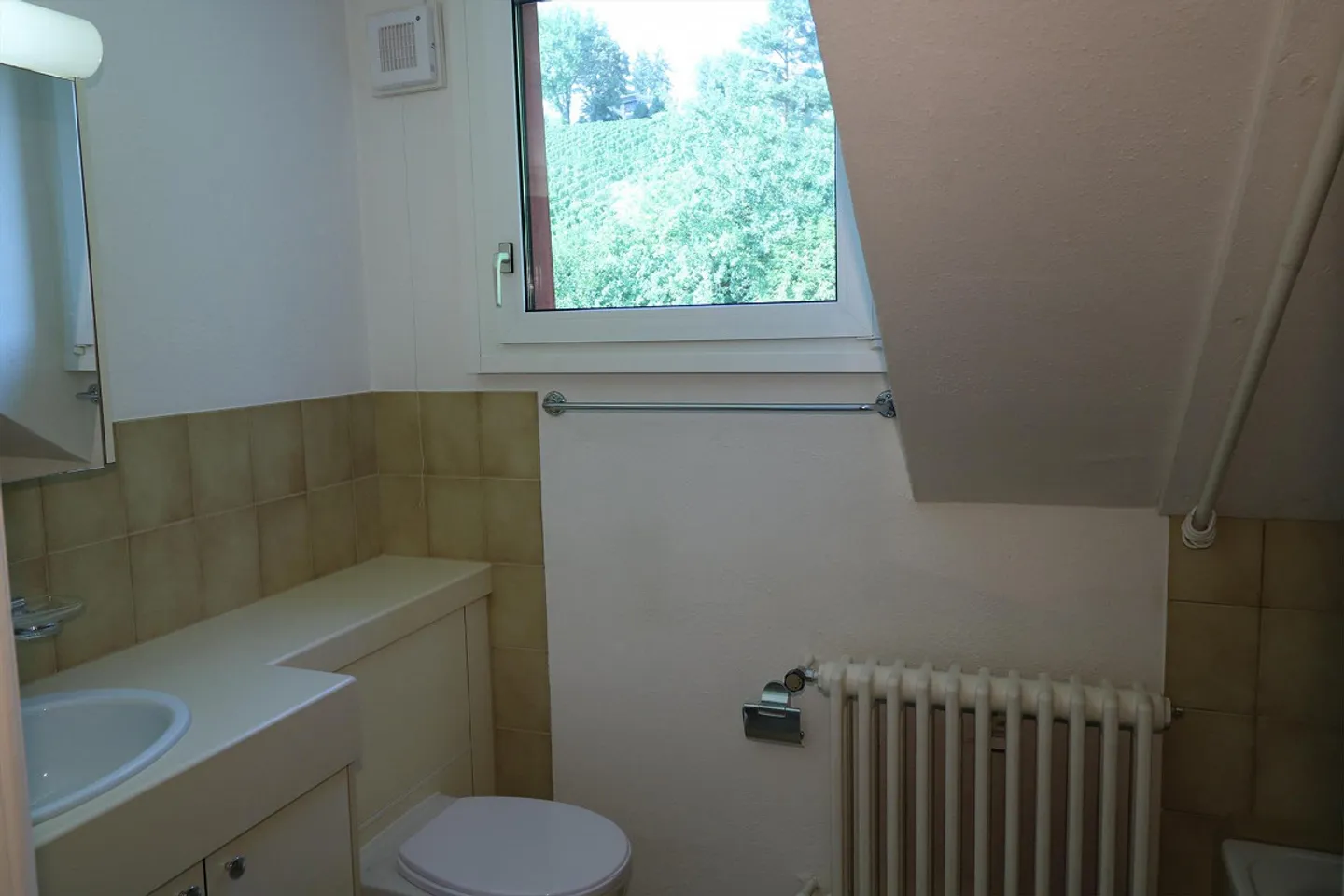 Appartamento mansardato affascinante nel verde - Foto 4 di 6