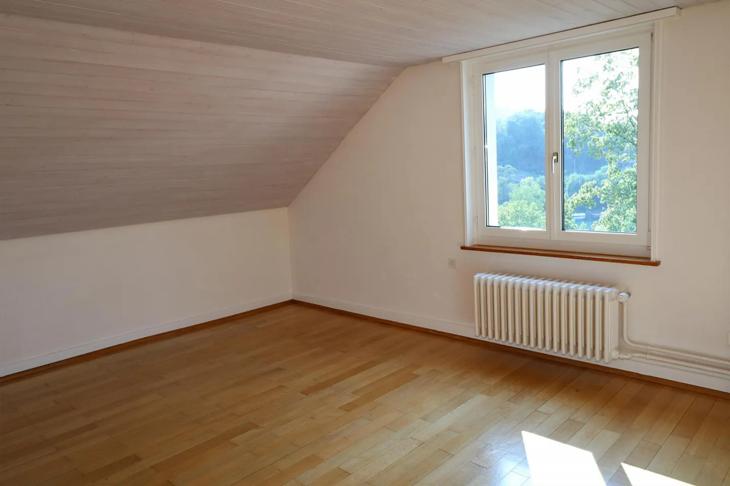 Appartamento mansardato affascinante nel verde - Foto 3 di 6