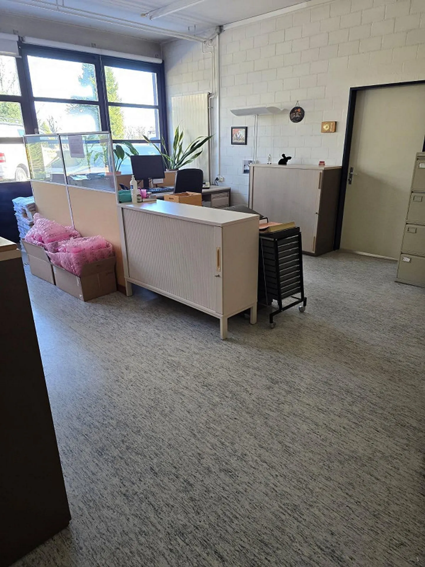 Commercial or garage spaces - Photo 2 of 4