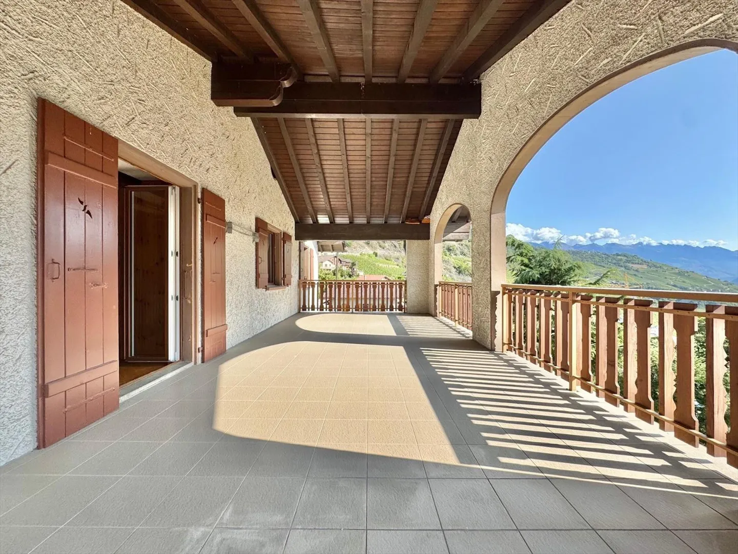 Mixed-use building with great potential - Investment opportunity in Flanthey - Photo 2 of 11